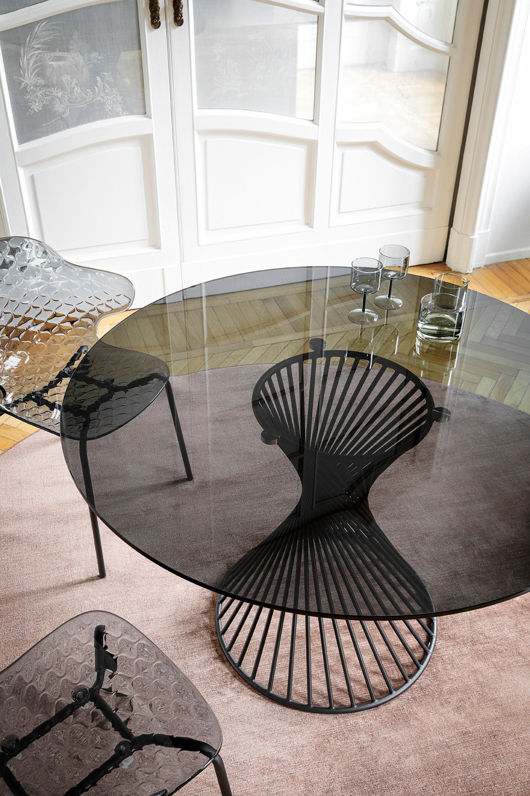 SAINT TROPEZ chair with a transparent seat and a golden metal base