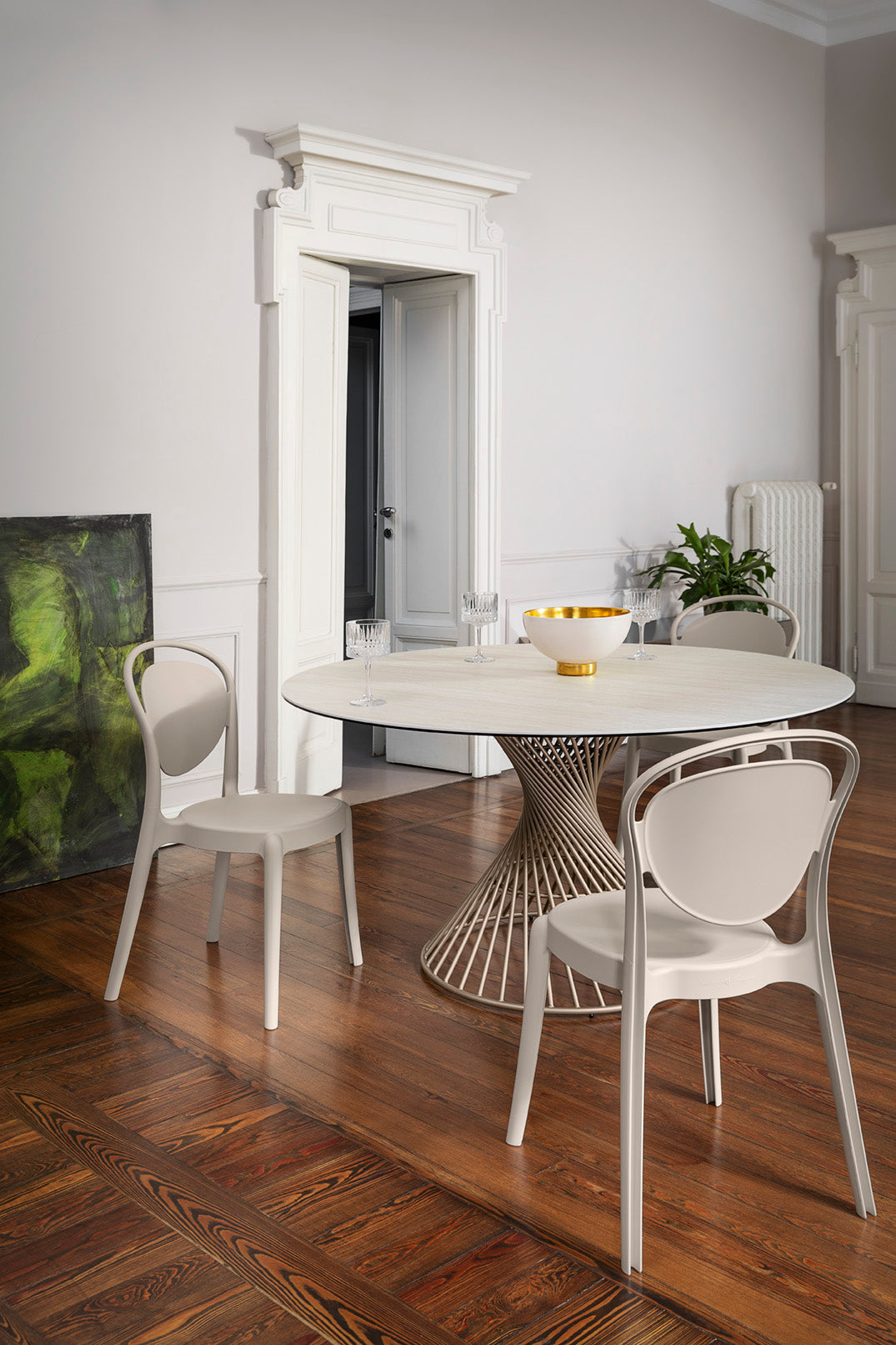 Round Table VORTEX white top with brown base