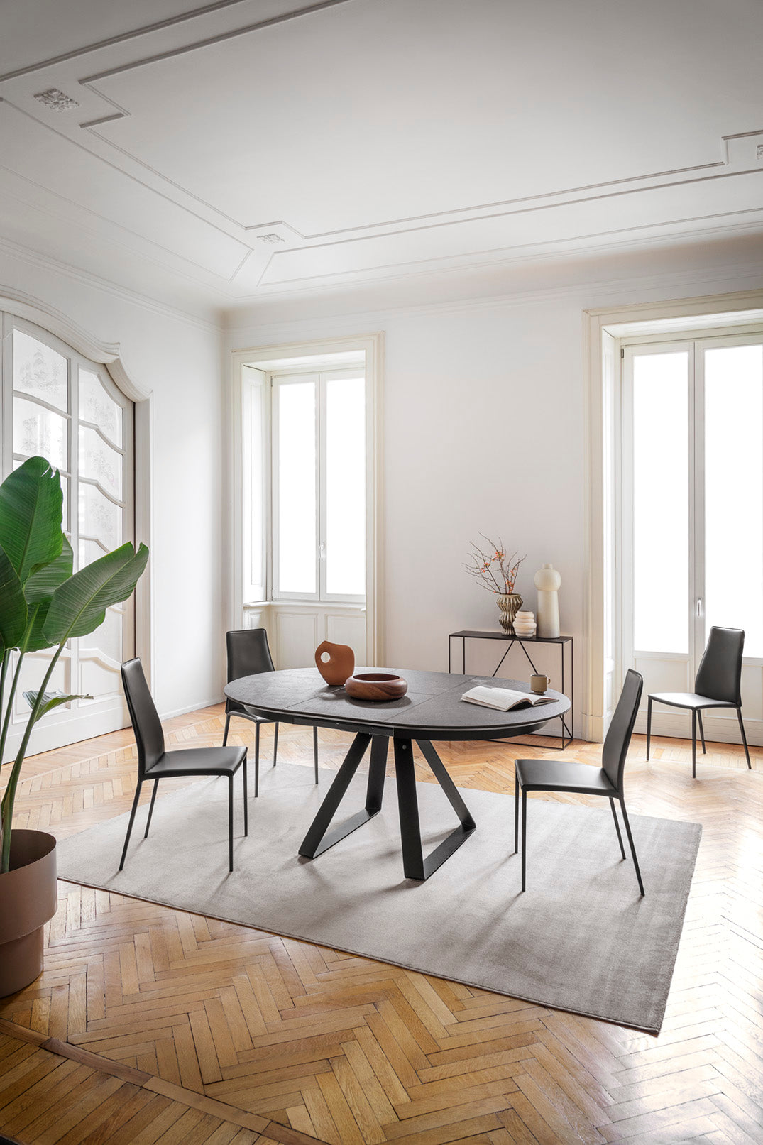 Gestoffeerde AIDA stoel met grijze basis