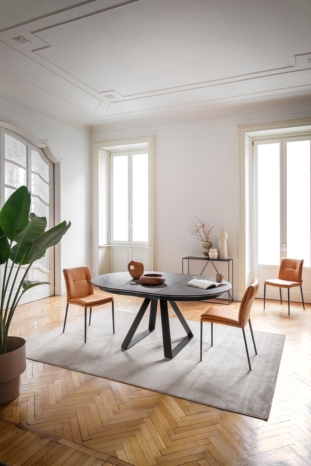 Runder ausziehbarer Tisch ATLANTE mit grauer Tischplatte und schwarzem Gestell