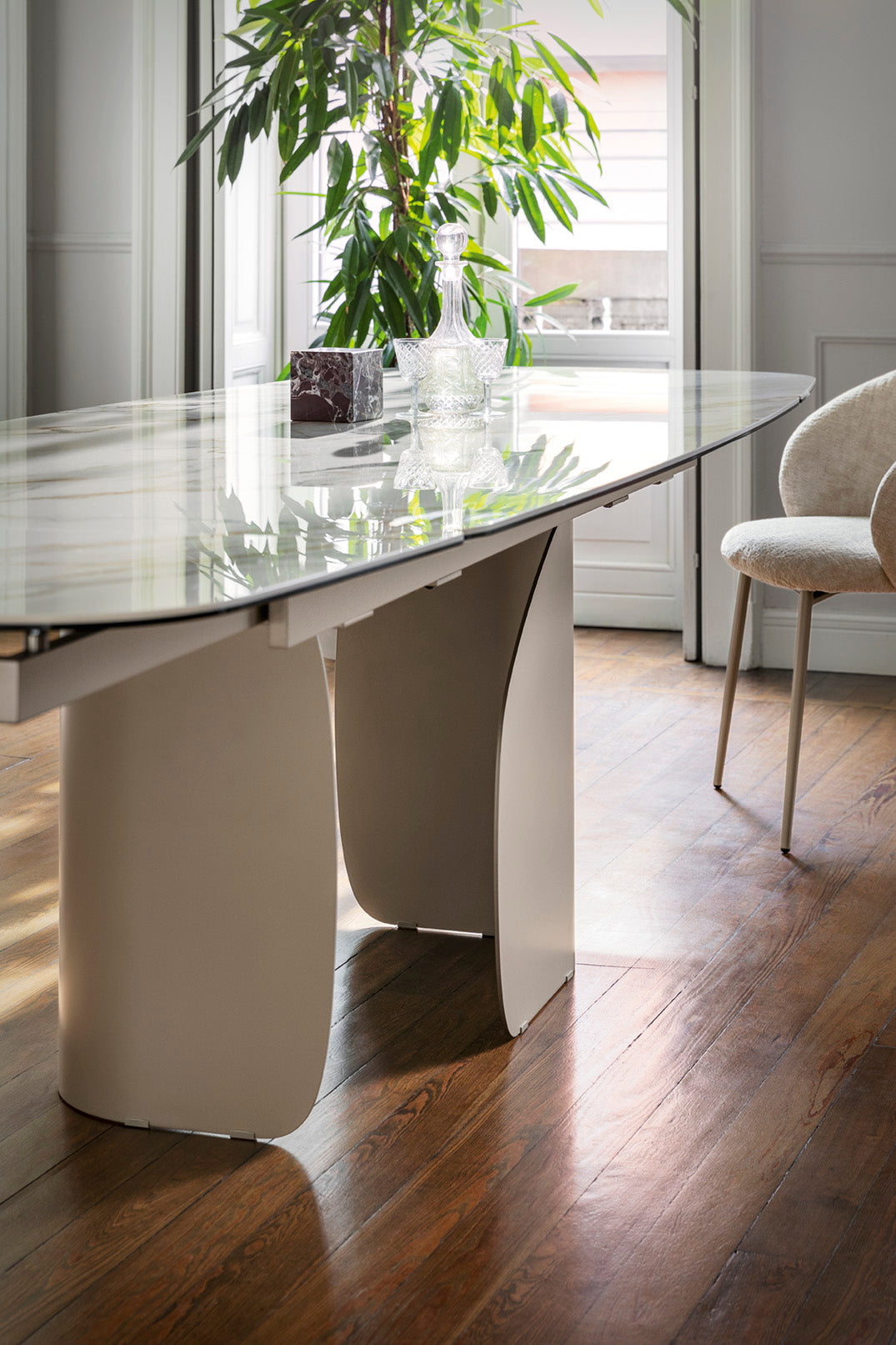 Uitschuifbare tafel TWINS met beige blad en beige basis