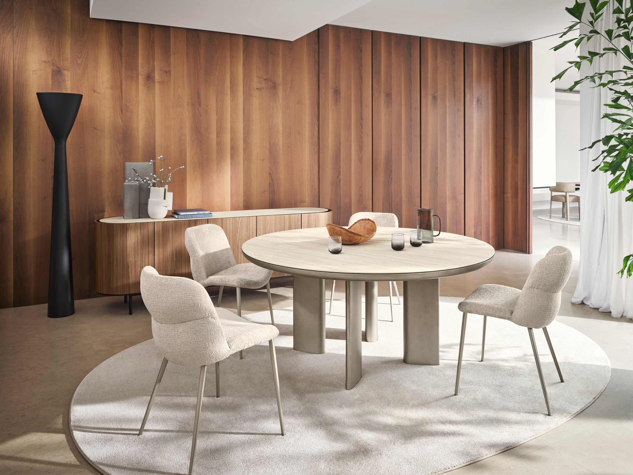 Polsterstuhl ONDA mit schwarzem Gestell