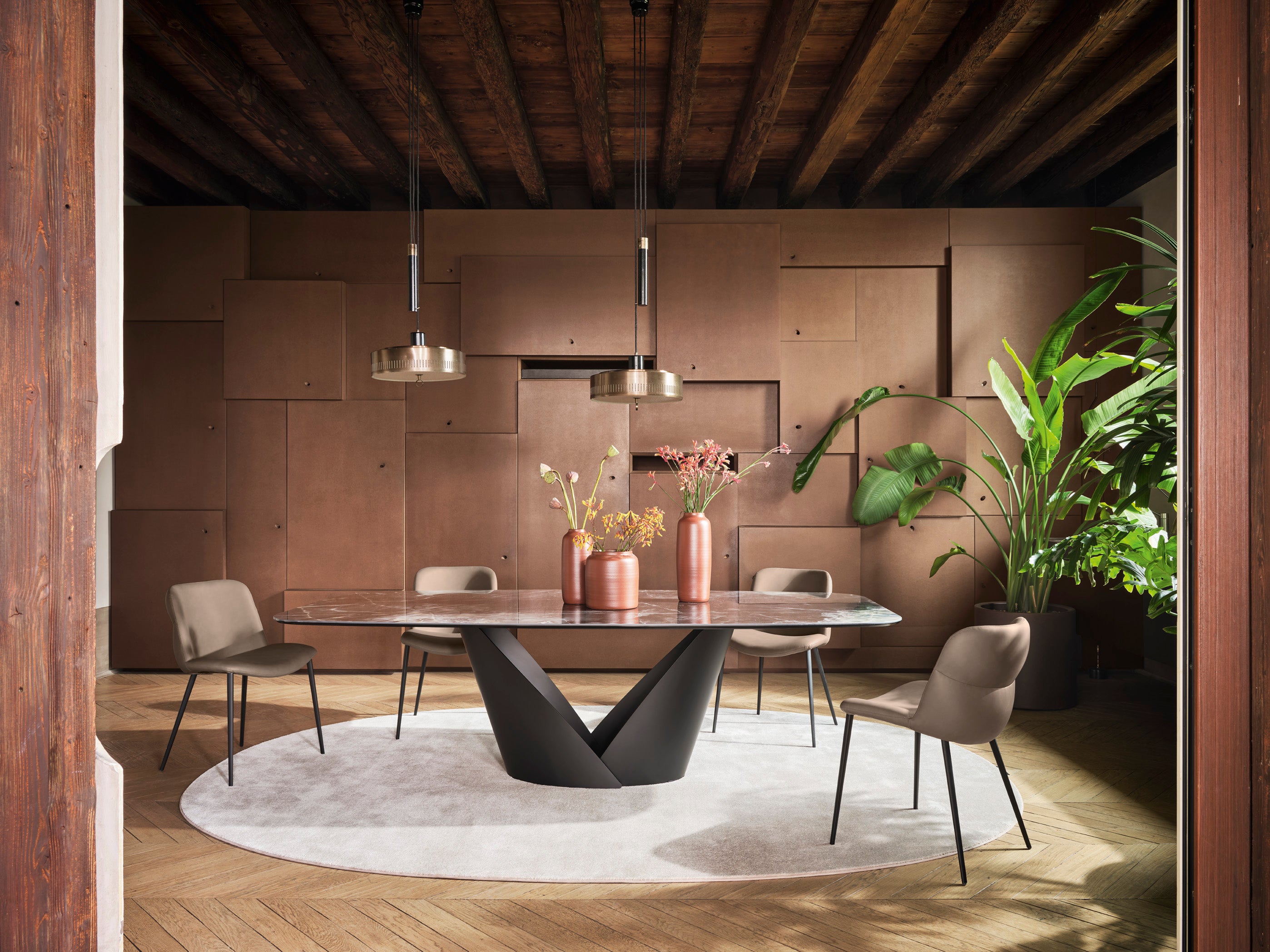 Polsterstuhl ONDA mit braunem Gestell