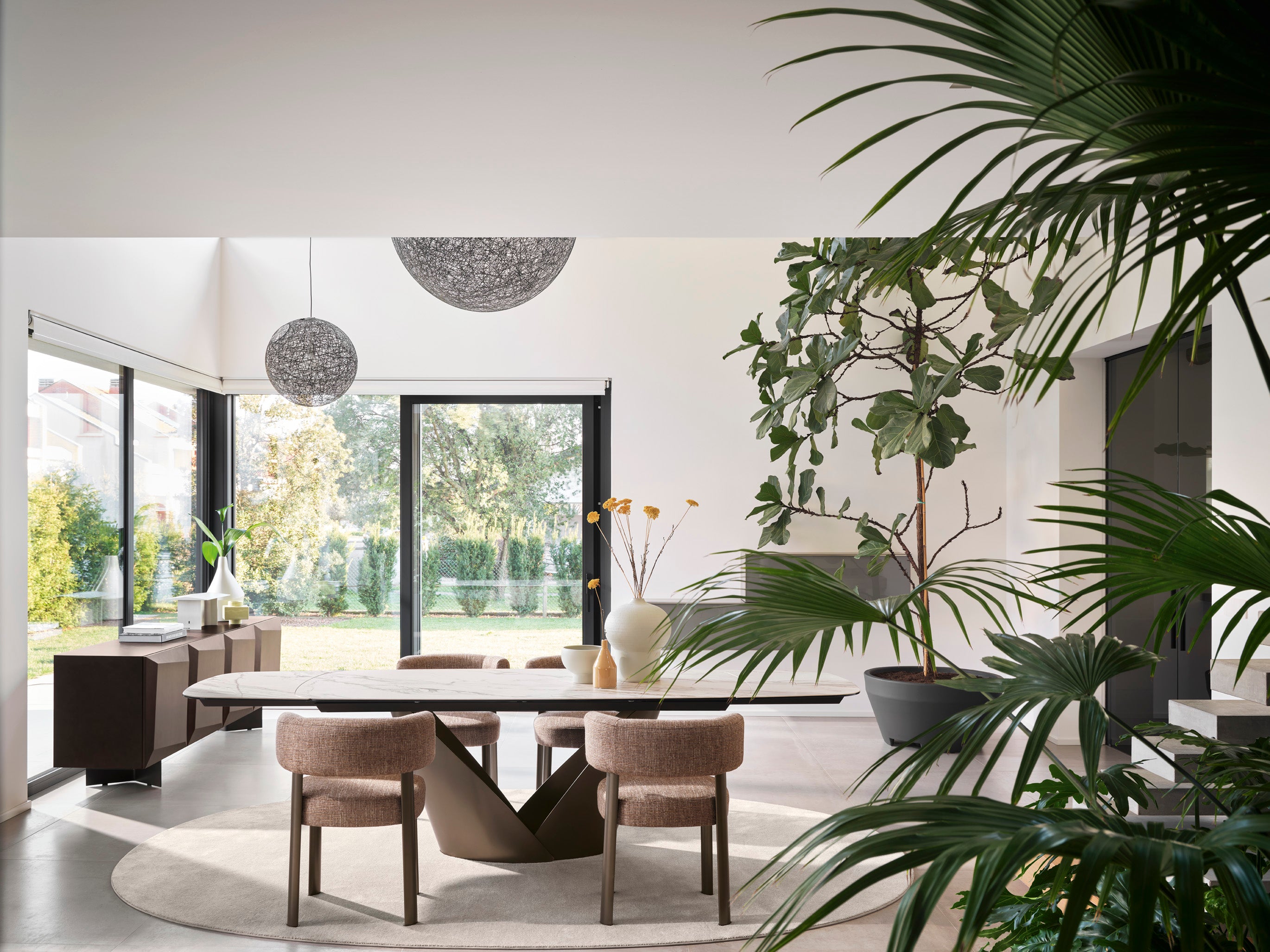 Gestoffeerde GLEN stoel met beige basis