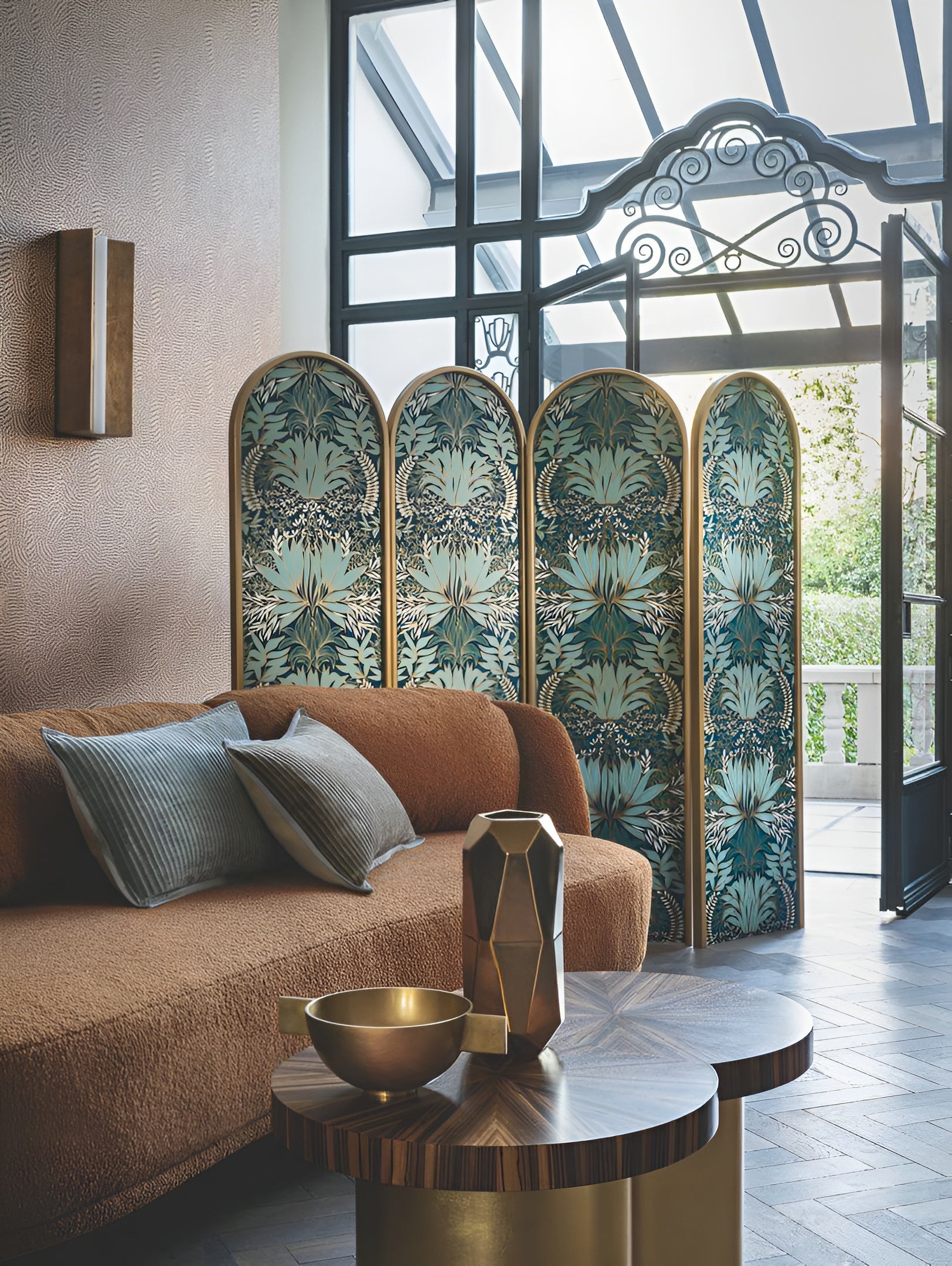 CHARDON wallpaper with plant motif - COGNAC/NUDE cognac brown with beige