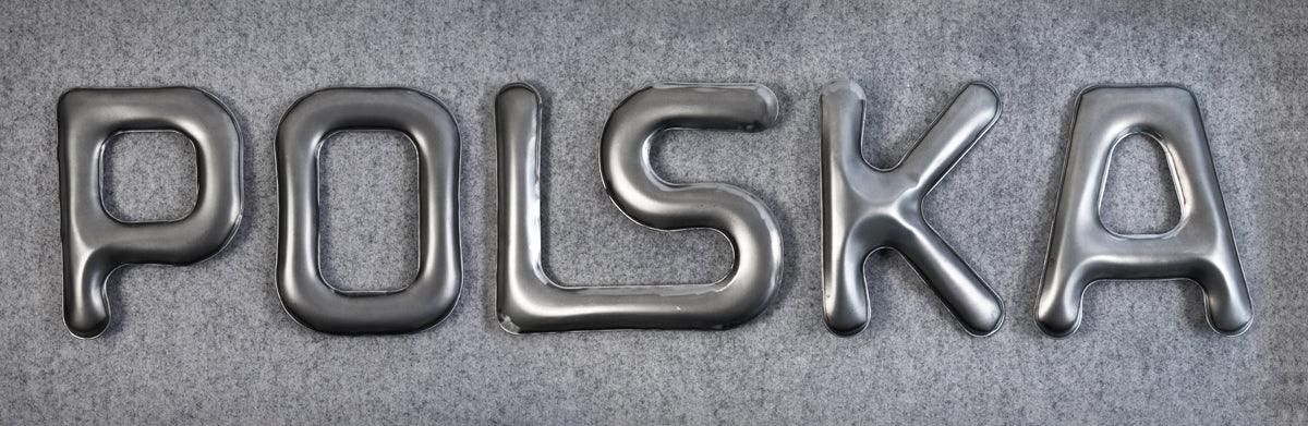 Dekoracja litera alfabetu FIDU surowa stal lakierowana Zieta Studio Eye on Design