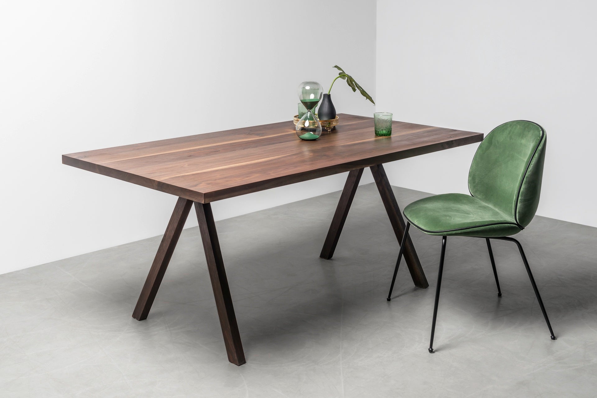 VICTORIA Walnut Wood Table
