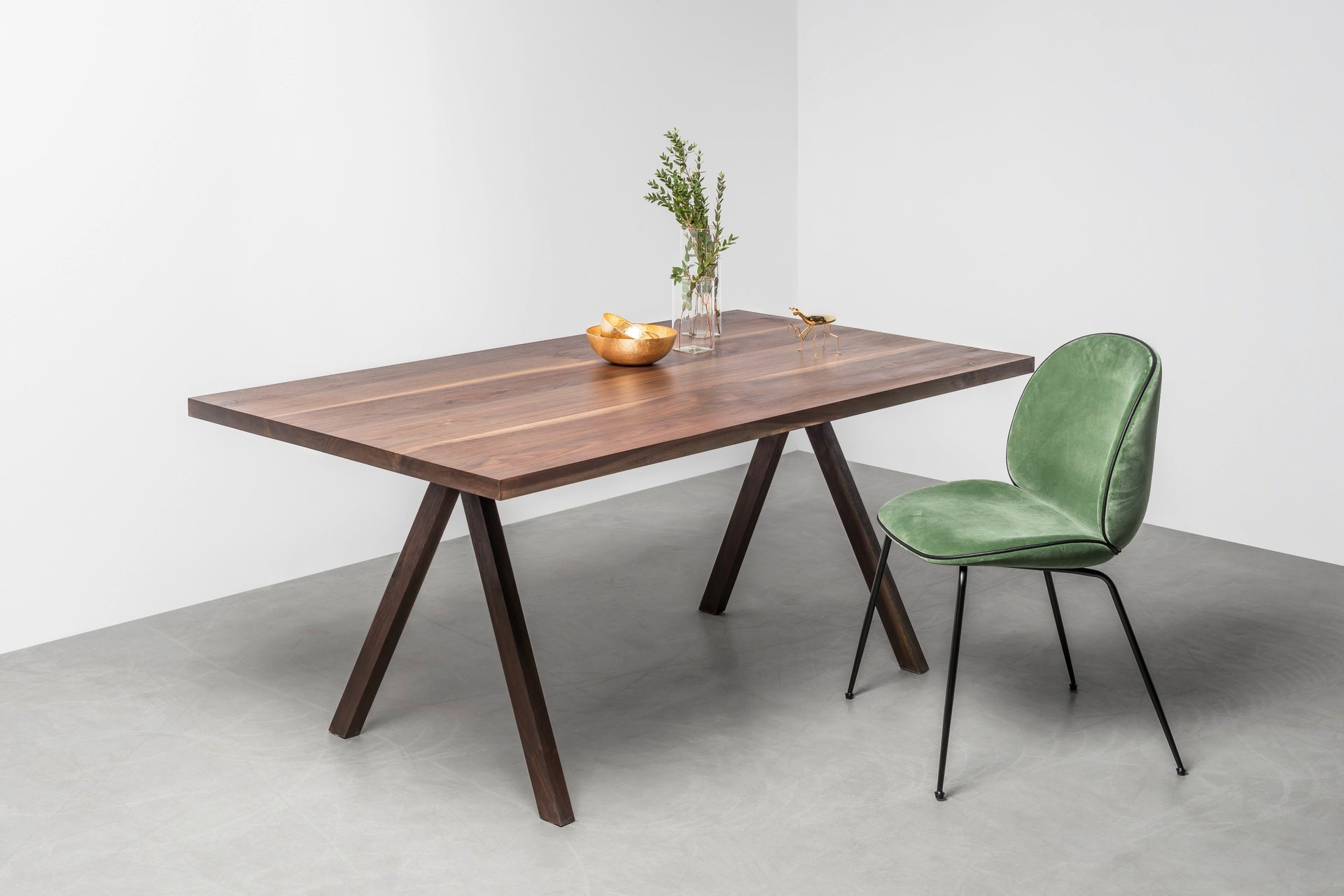 VICTORIA Walnut Wood Table