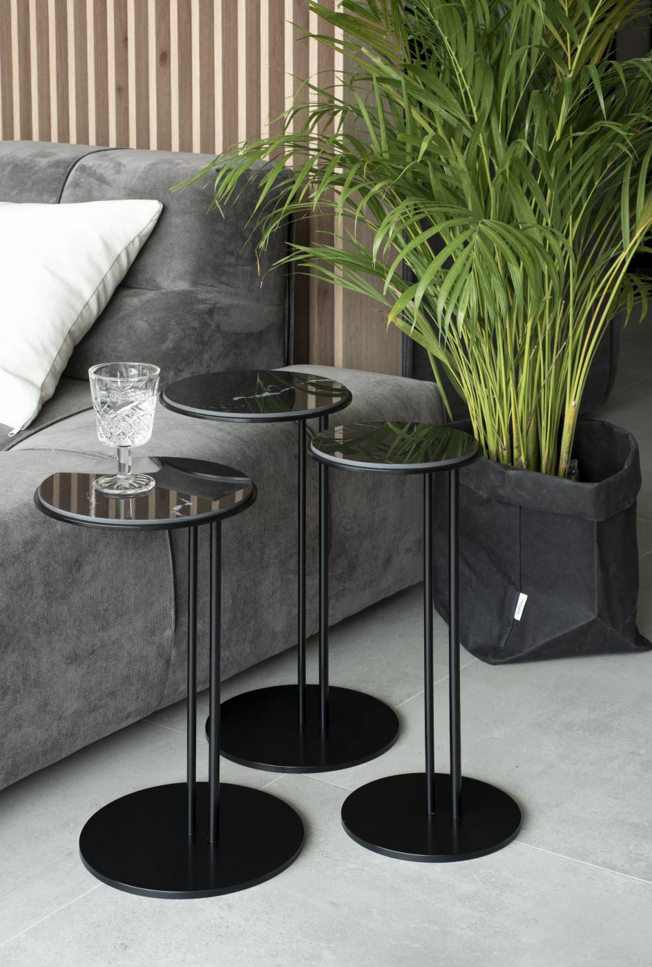 Stolik kawowy MINEVA spiek kwarcowy Negro Rosanero Eye on Design