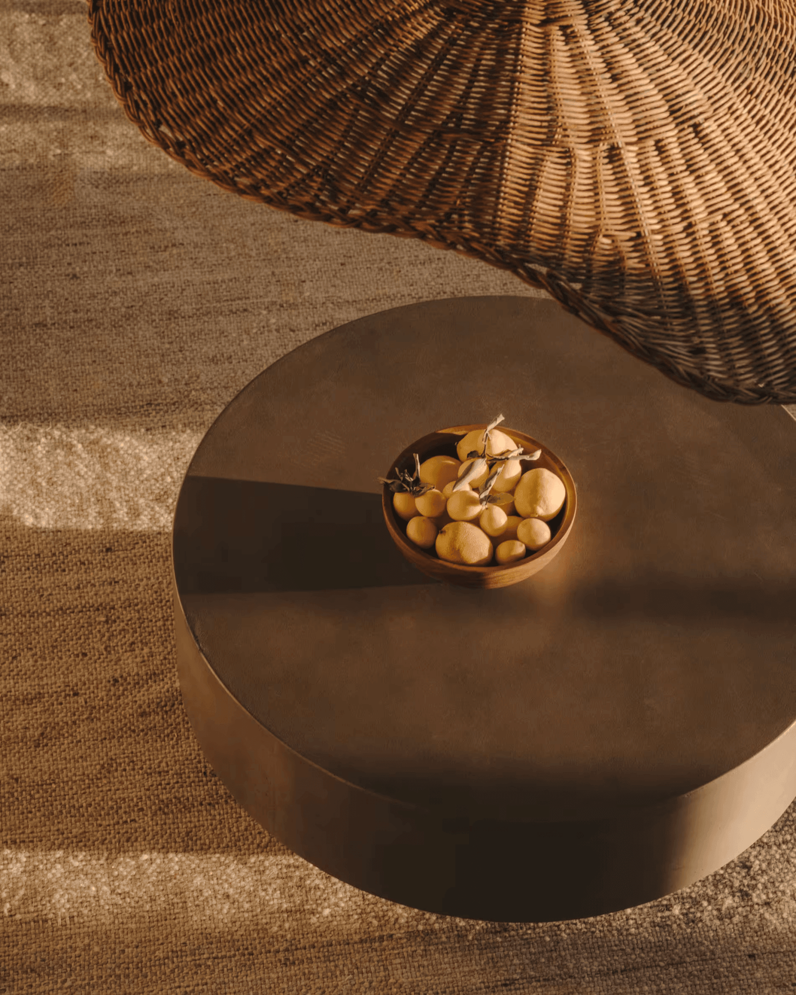 Duży stolik kawowy cementowy GARBET szary La Forma Eye on Design