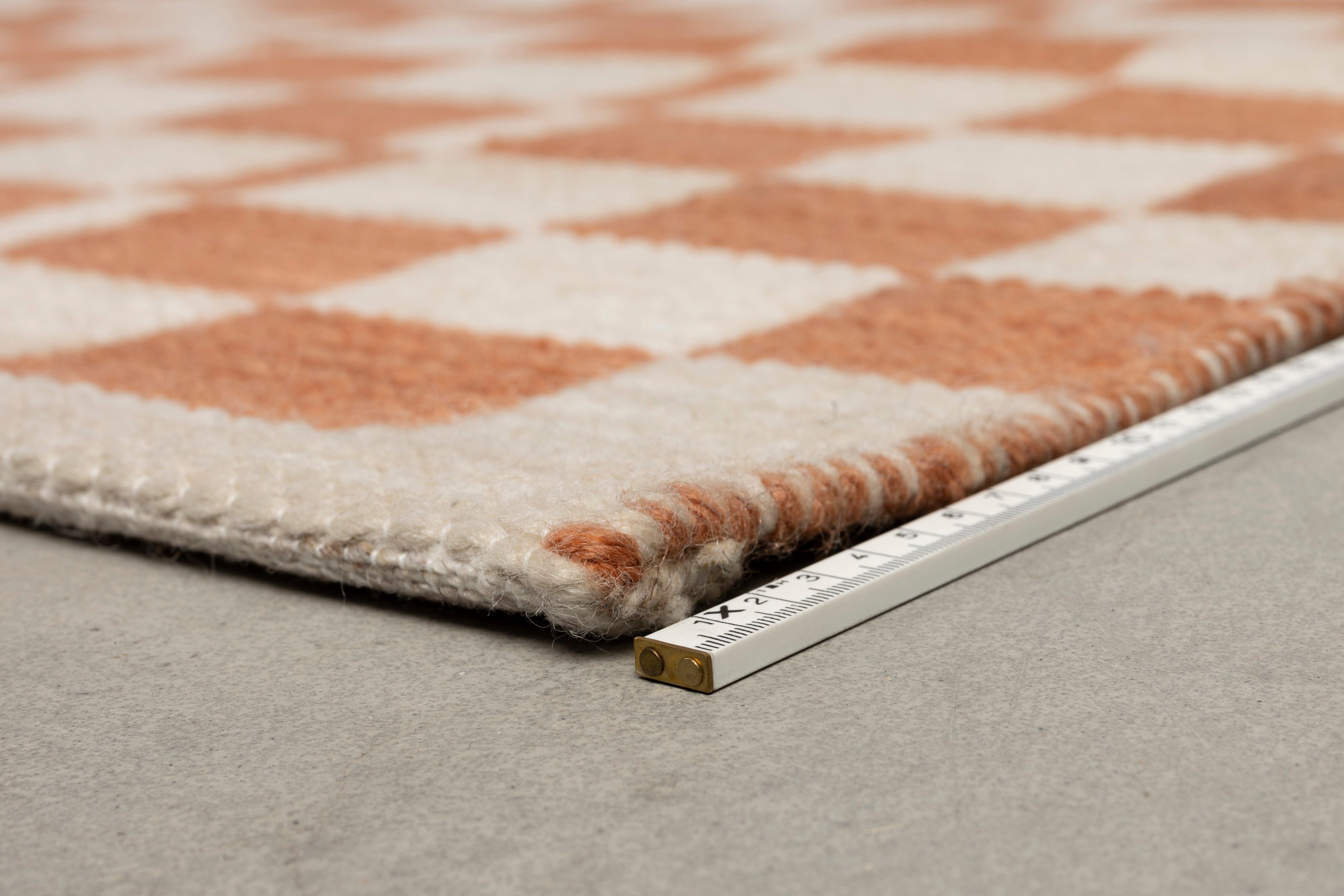 Dywan CHECKER ceglany Zuiver Eye on Design