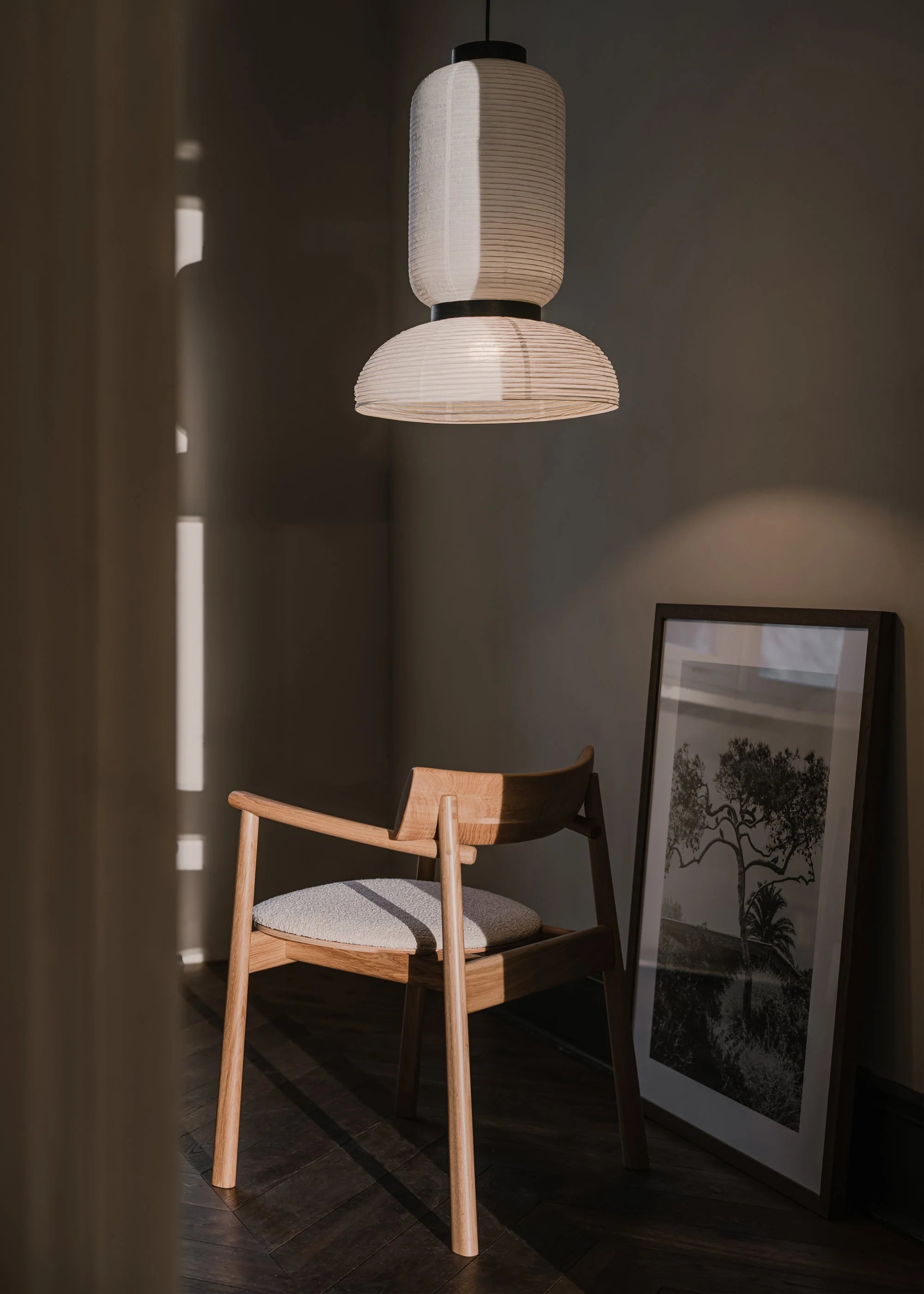 Stuhl ELIPSA SOFT aus Eichenholz und sandfarbener Boucle