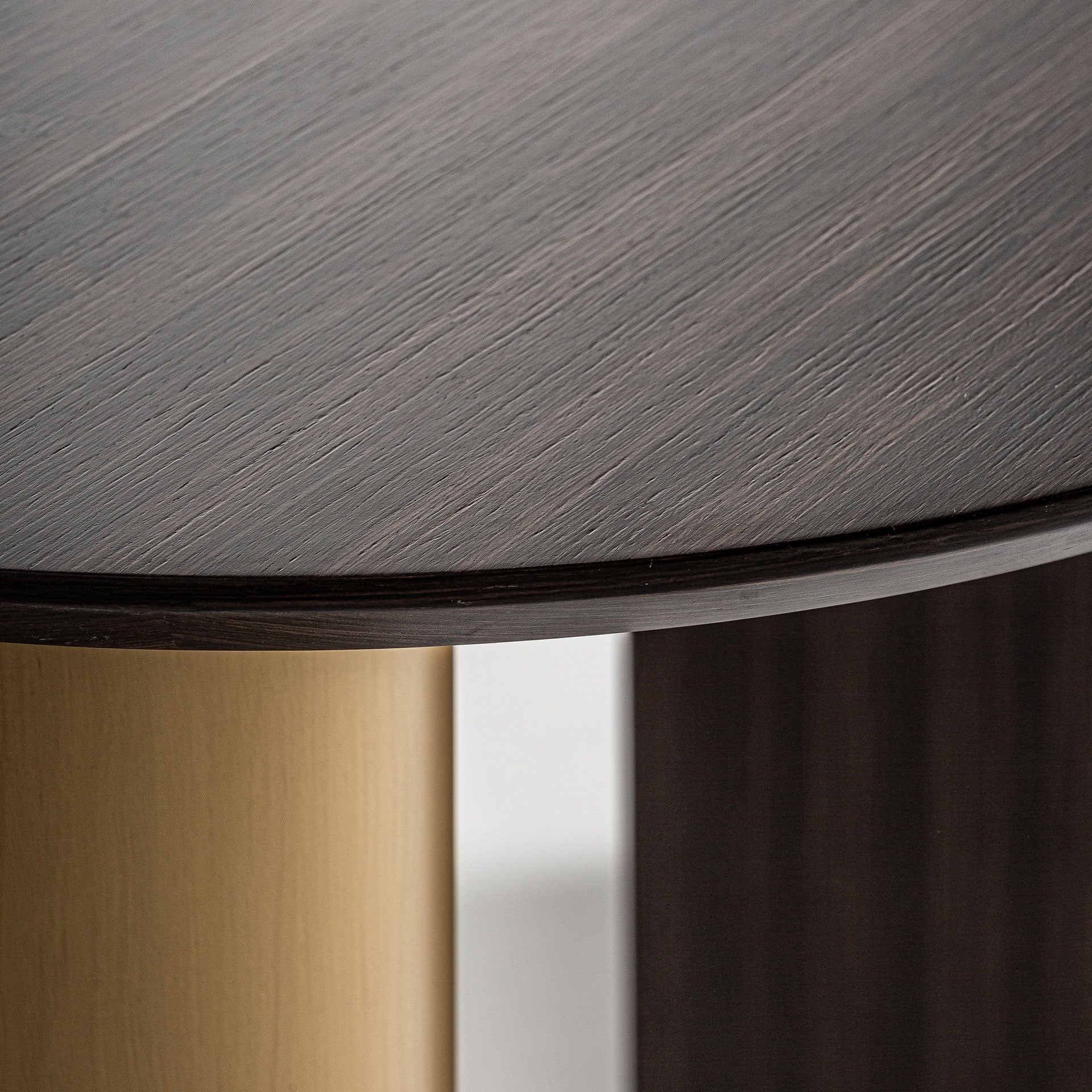 CHEB desk in pine wood with a gold base