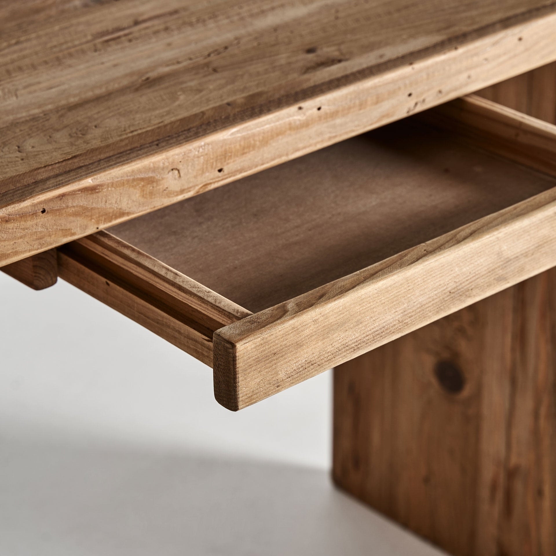 Bureau op eenvoudige basis CRISSEY gerecycled grenenhout