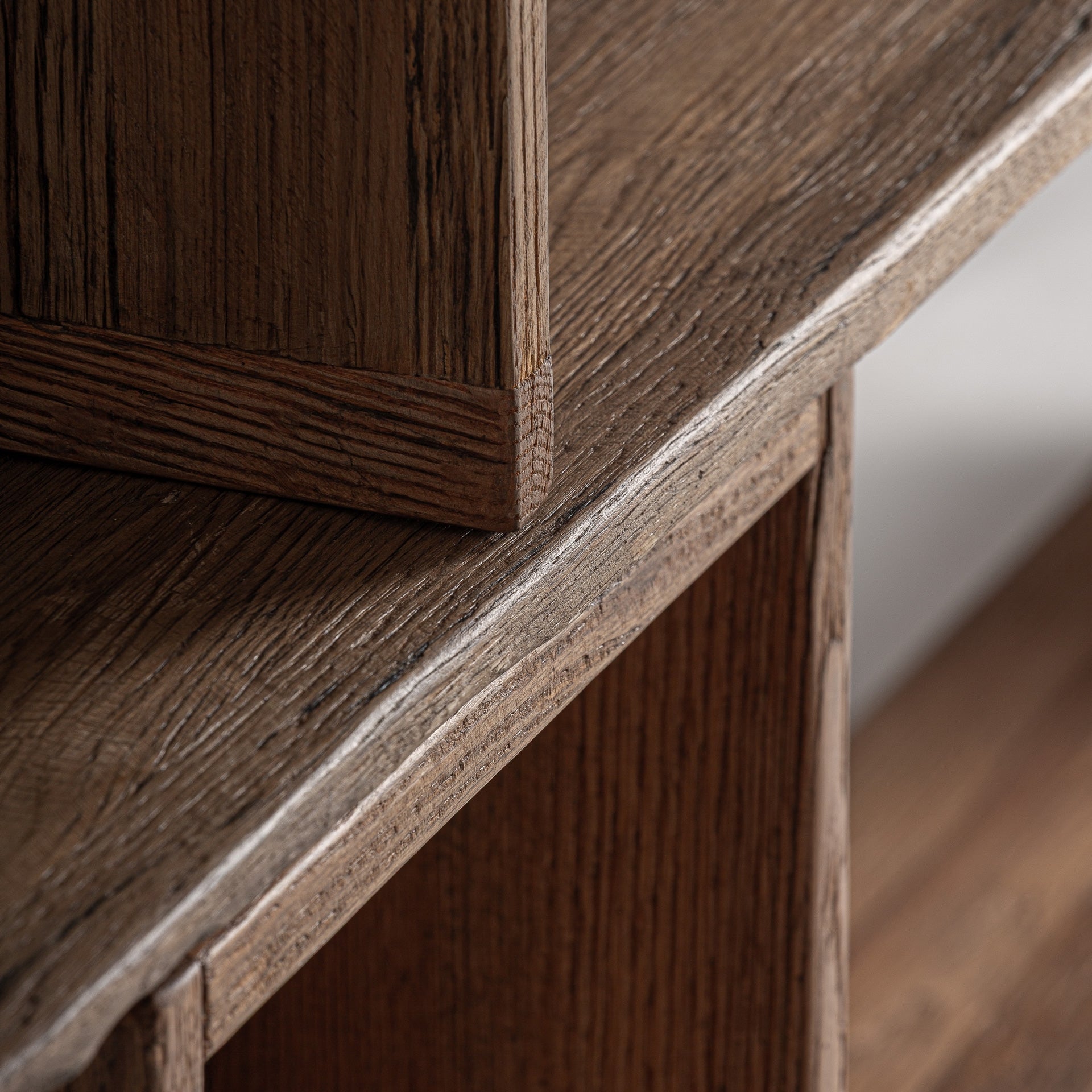 BRUSQUE Oak Wood Shelf