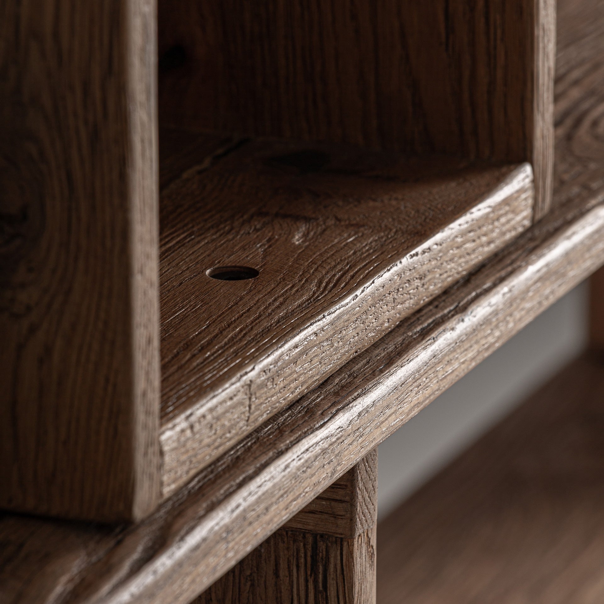 BRUSQUE Oak Wood Shelf