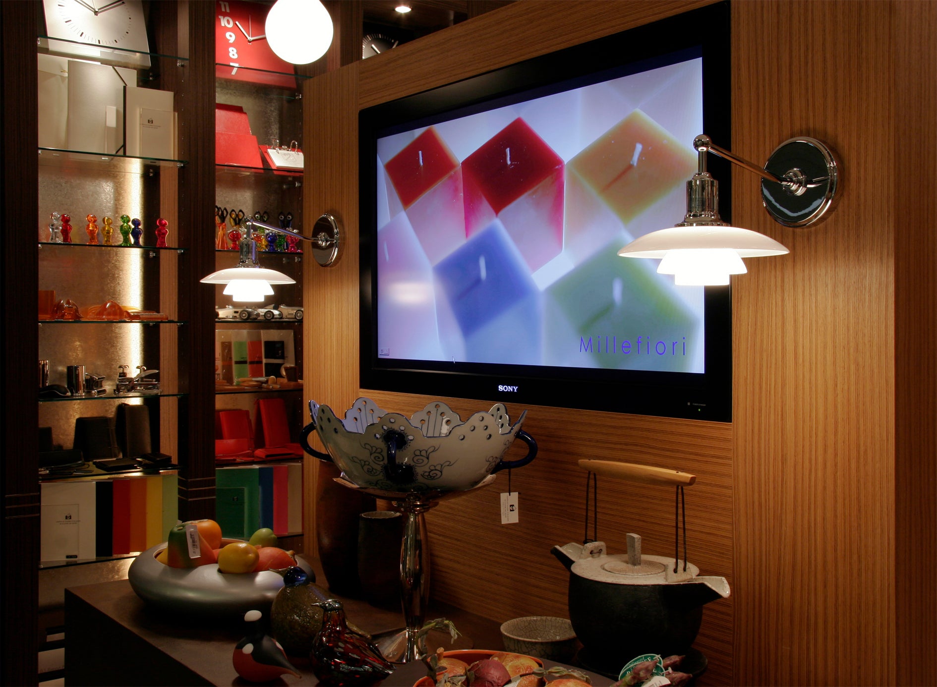 PH 2/1 Wall Lamp white with chrome base