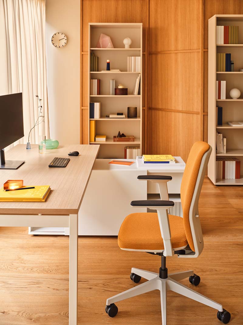 Fauteuil met gestoffeerde rugleuning EVO, verstelbare basis met wielen voor zachte oppervlakken