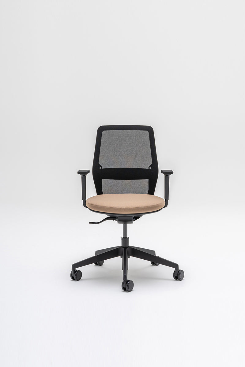 Fauteuil met geperforeerde rugleuning EVO, verstelbare basis met wielen voor harde oppervlakken