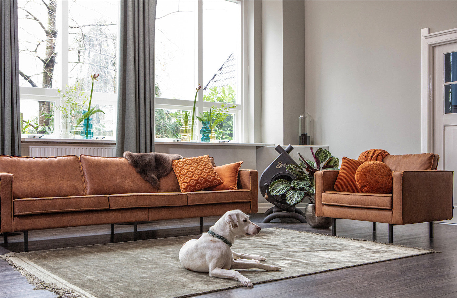 Rodeo Khaki velvet armchair