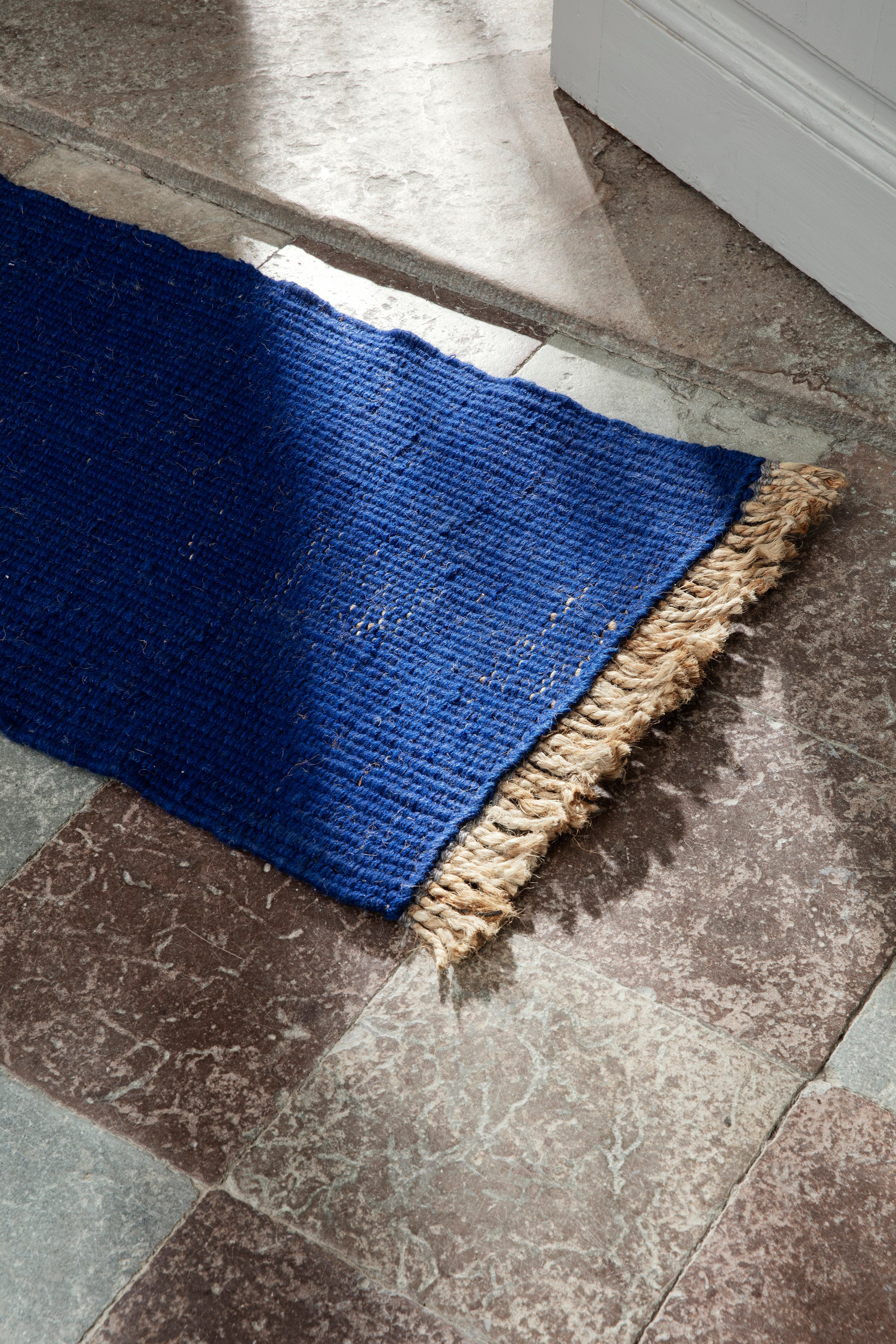 Vloerkleed BLOCK MAT lichtblauw met beige franjes