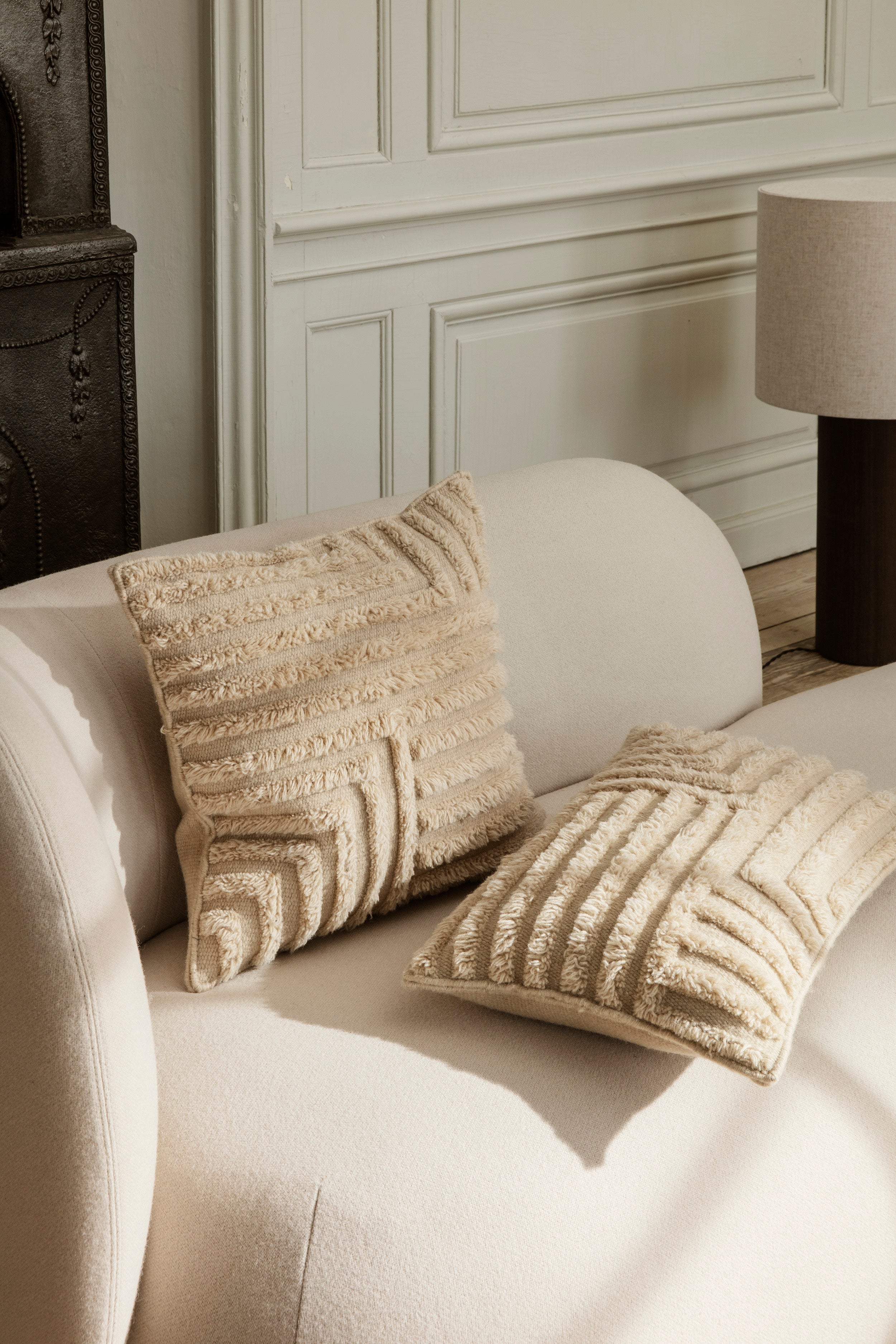 Decoratieve kussen CREASE WOOL zandkleurig