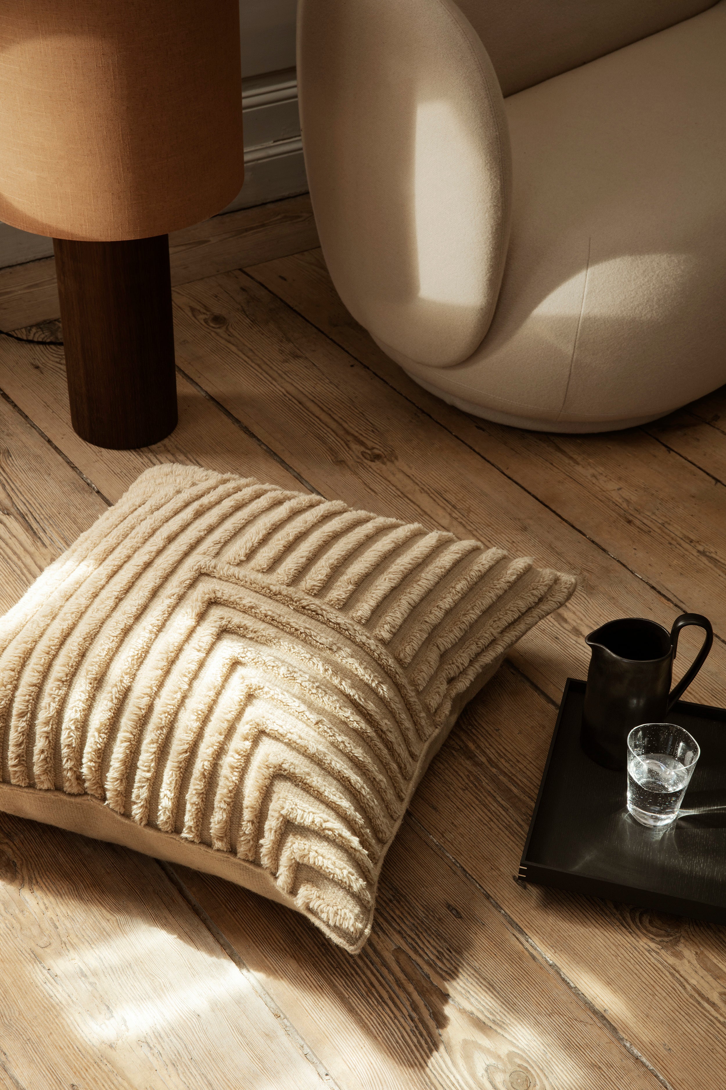Decoratieve kussen CREASE WOOL zandkleurig