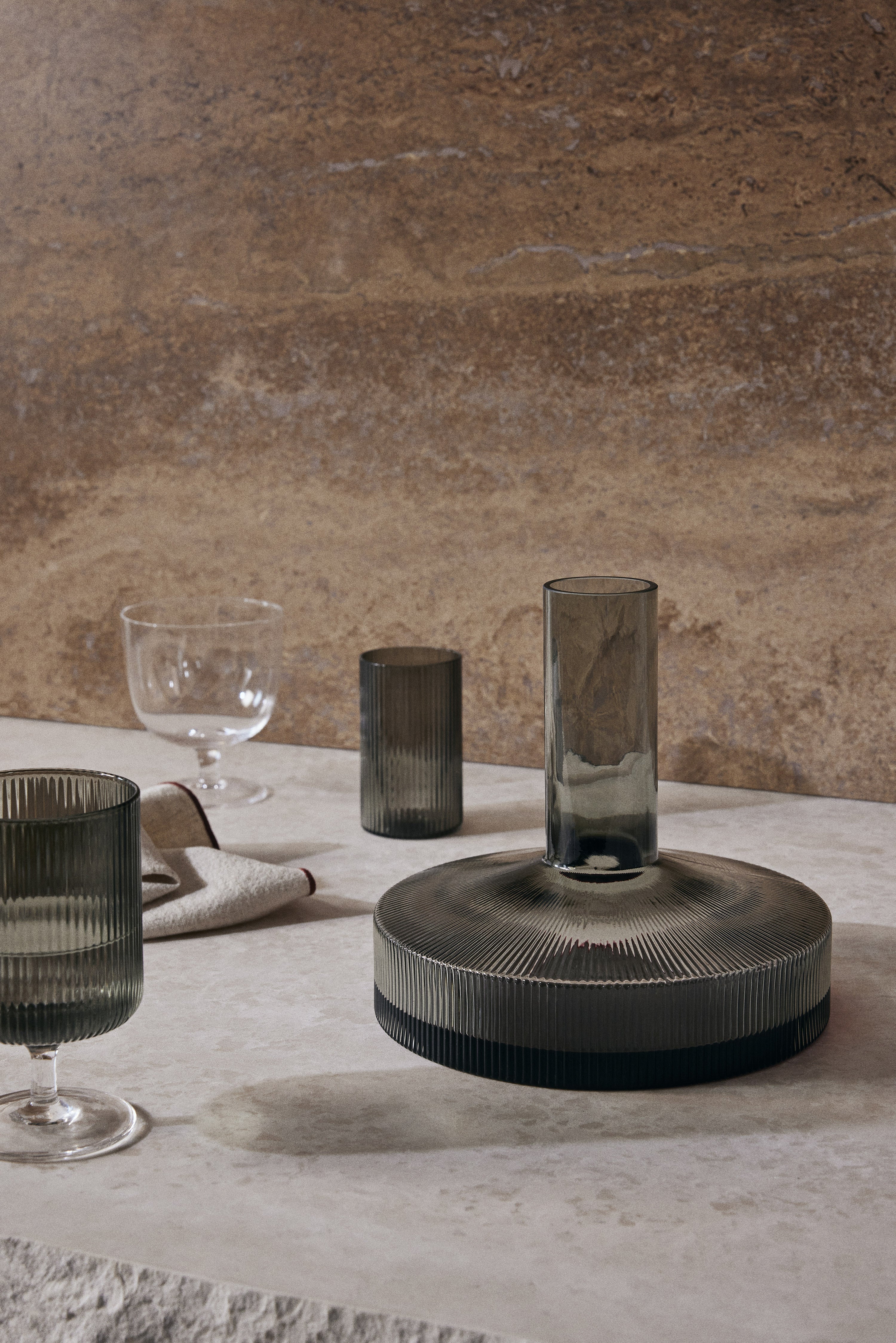 Weinkaraffe RIPPLE rauchiges Glas