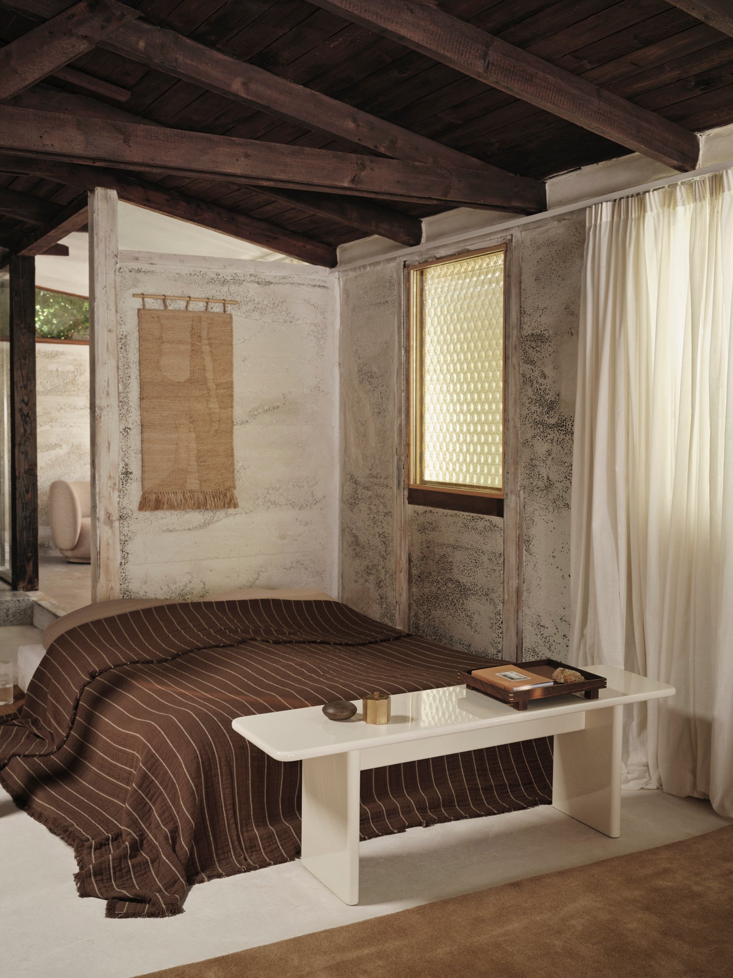 Ernte -Juta -Wanddekoration und Buchenholz