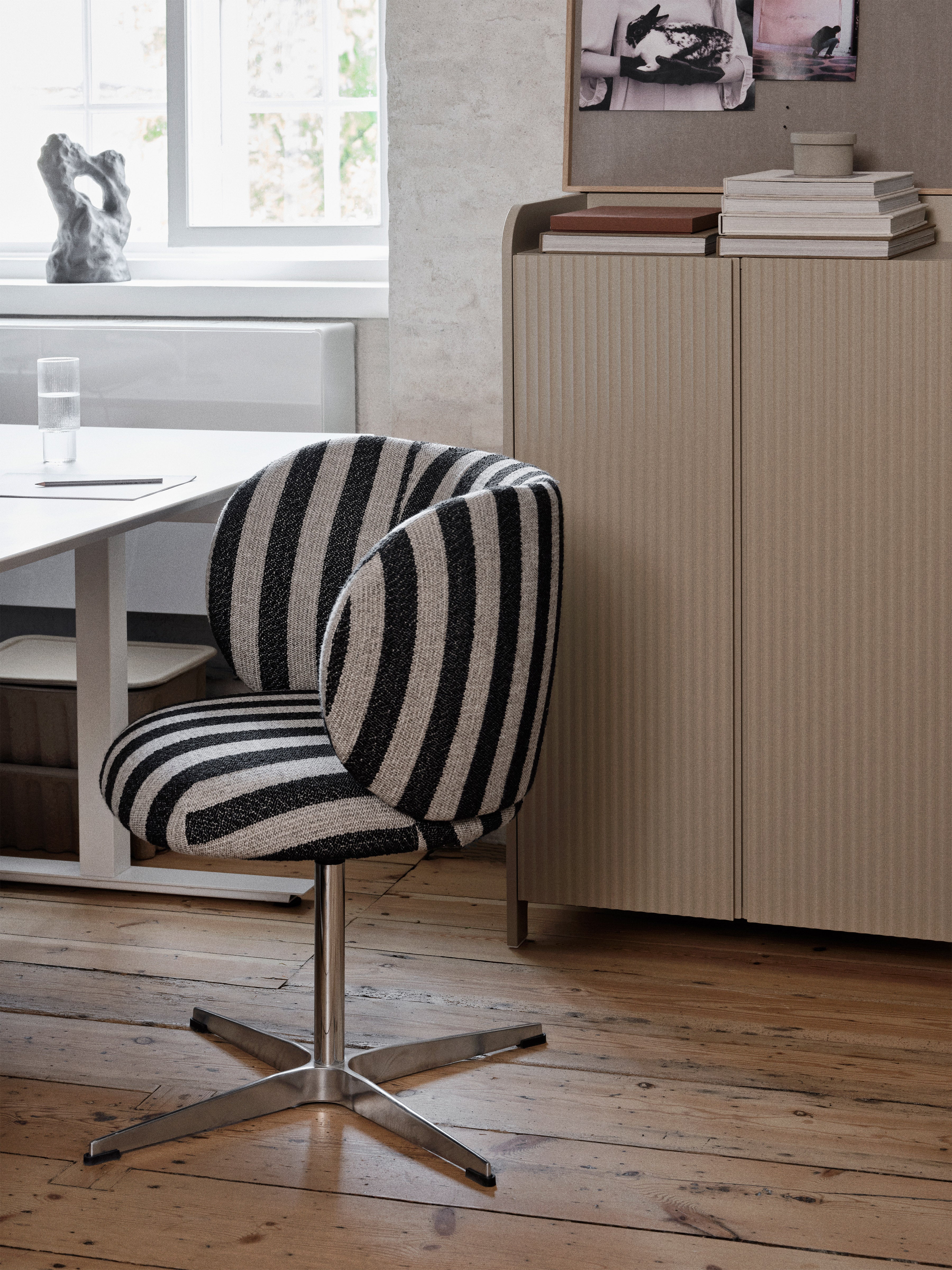 Draaistoel met armleuningen RICO Louisiana zwart-wit