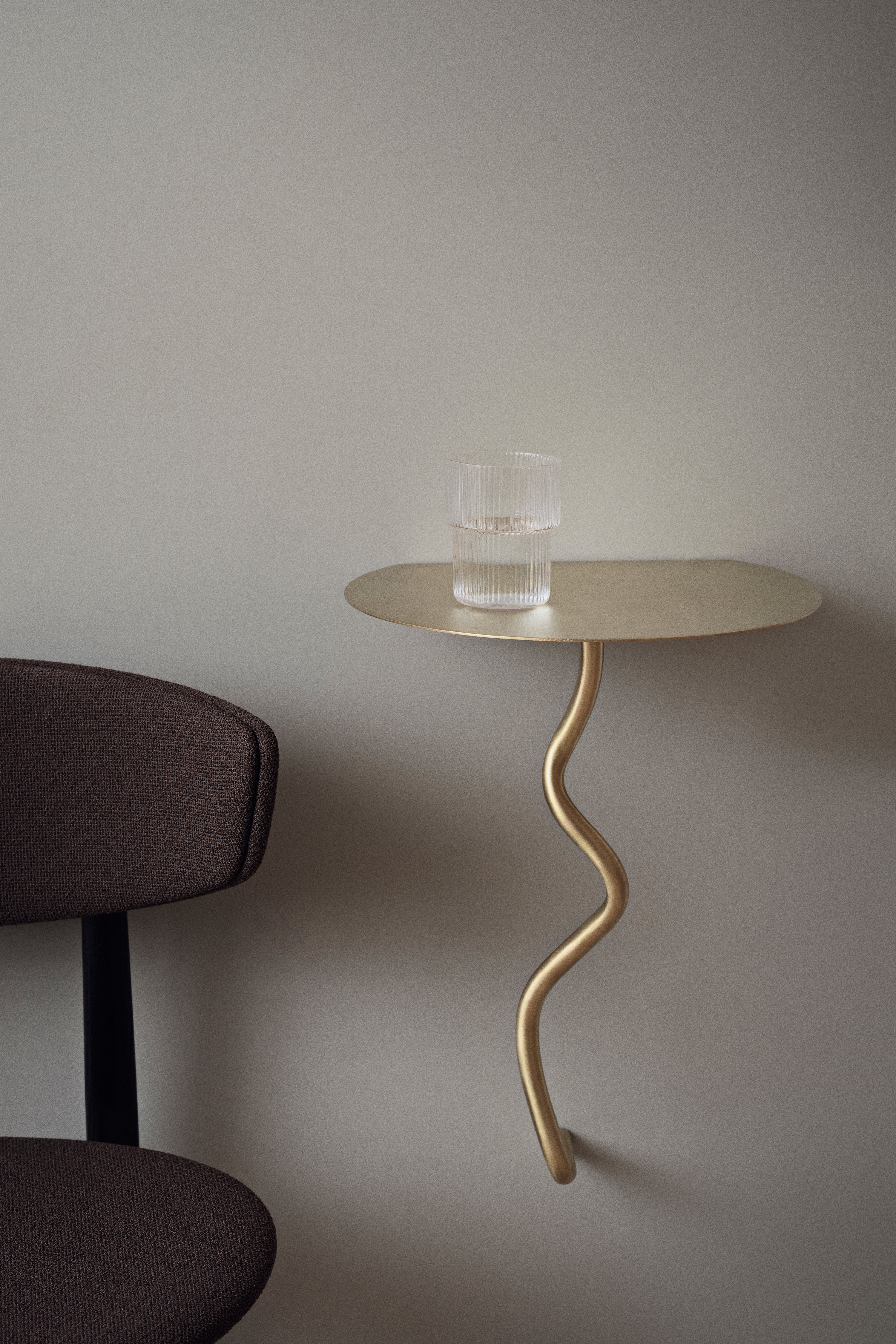 Wandtafel CURVATURE messing