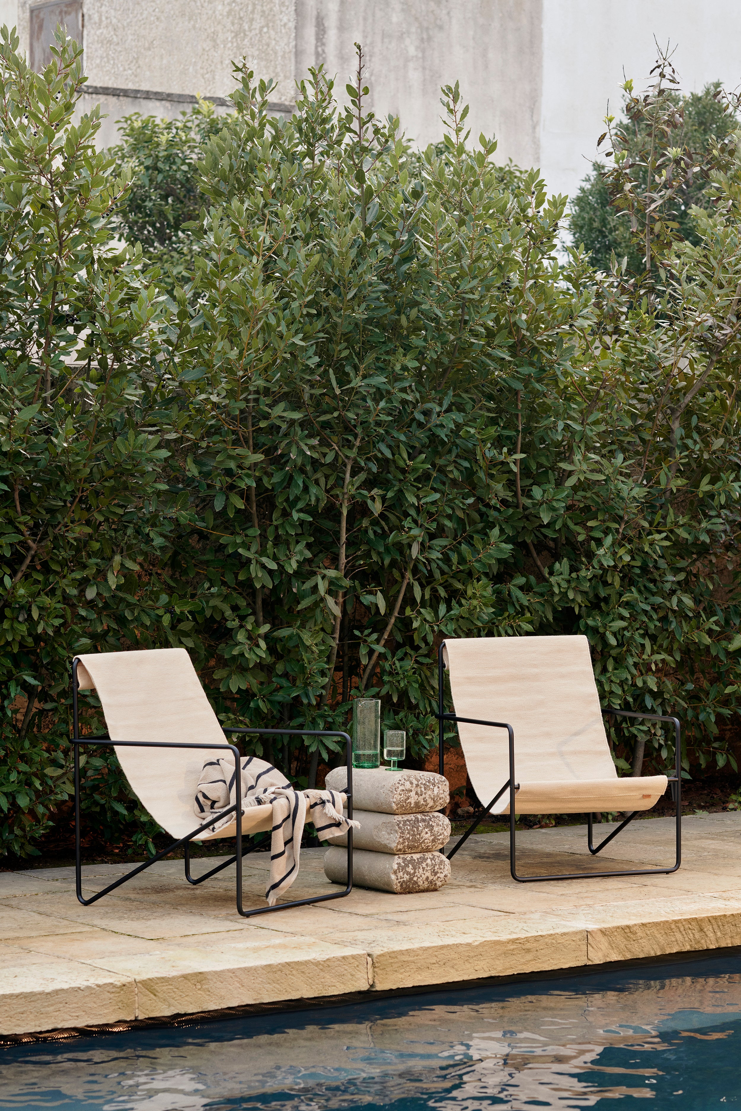 Tuinstoel DESERT beige met zwarte basis