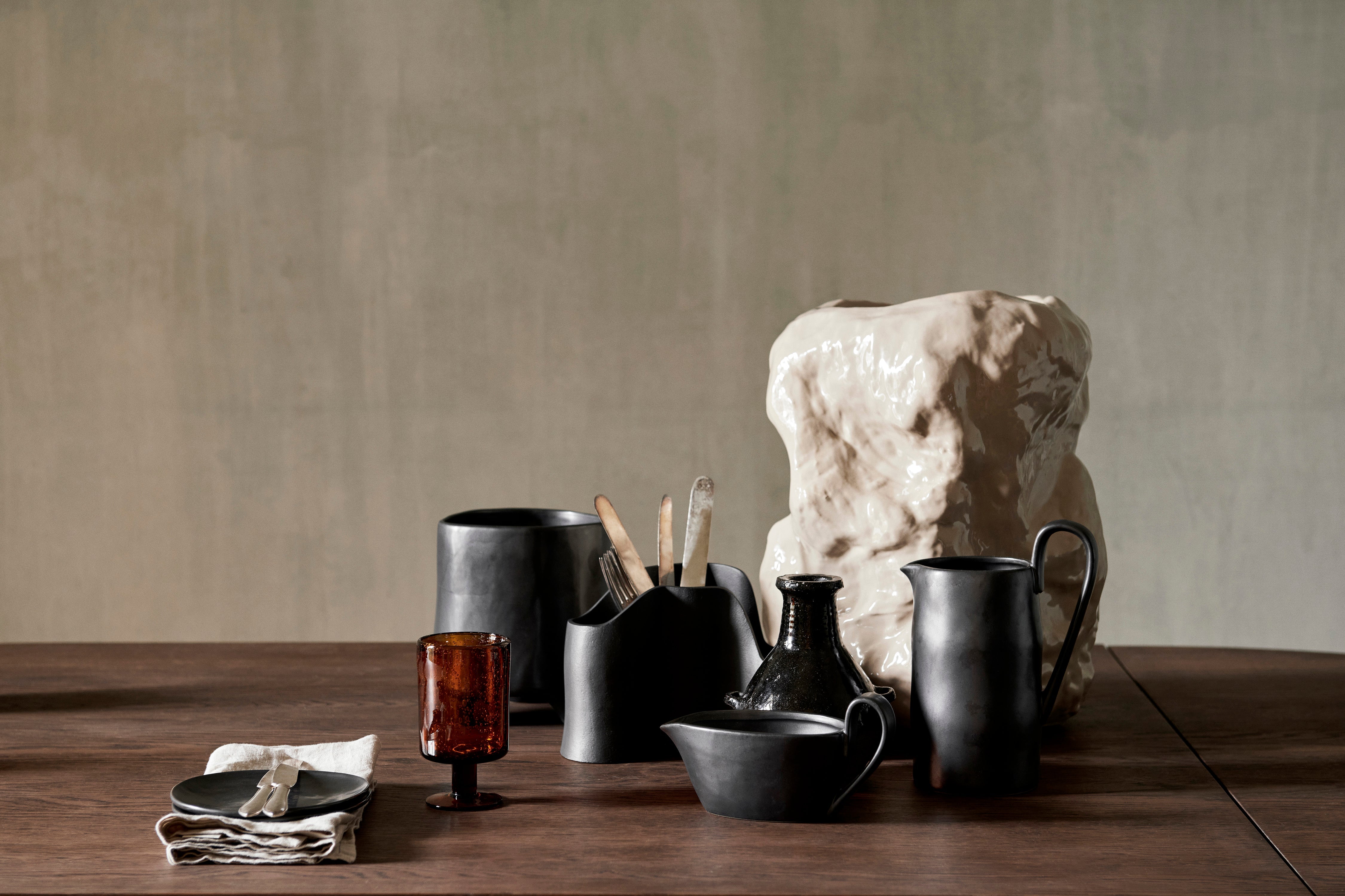 FLOW black sauce boat