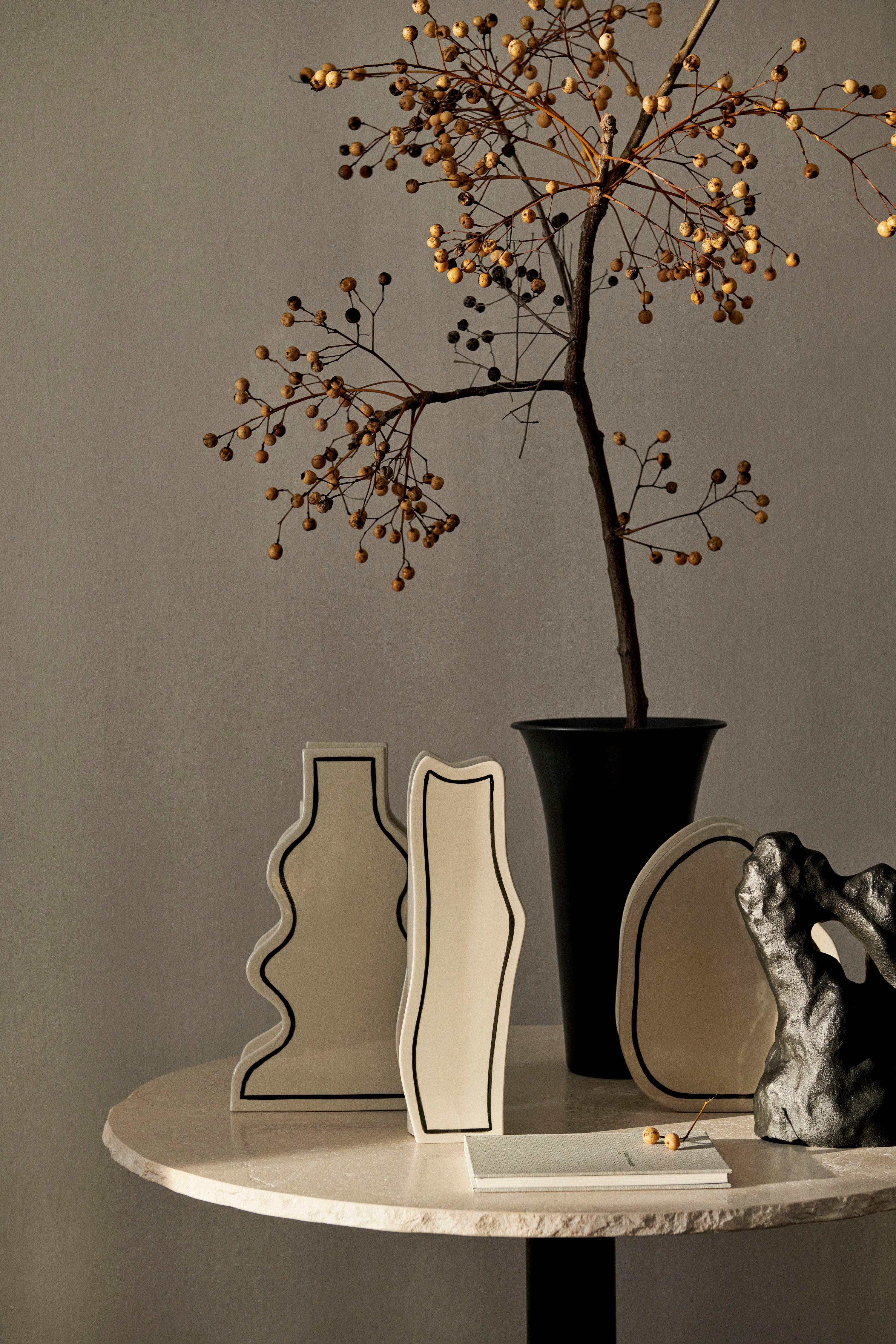 PASTE VASE ROUNDED vase in broken white with a black pattern