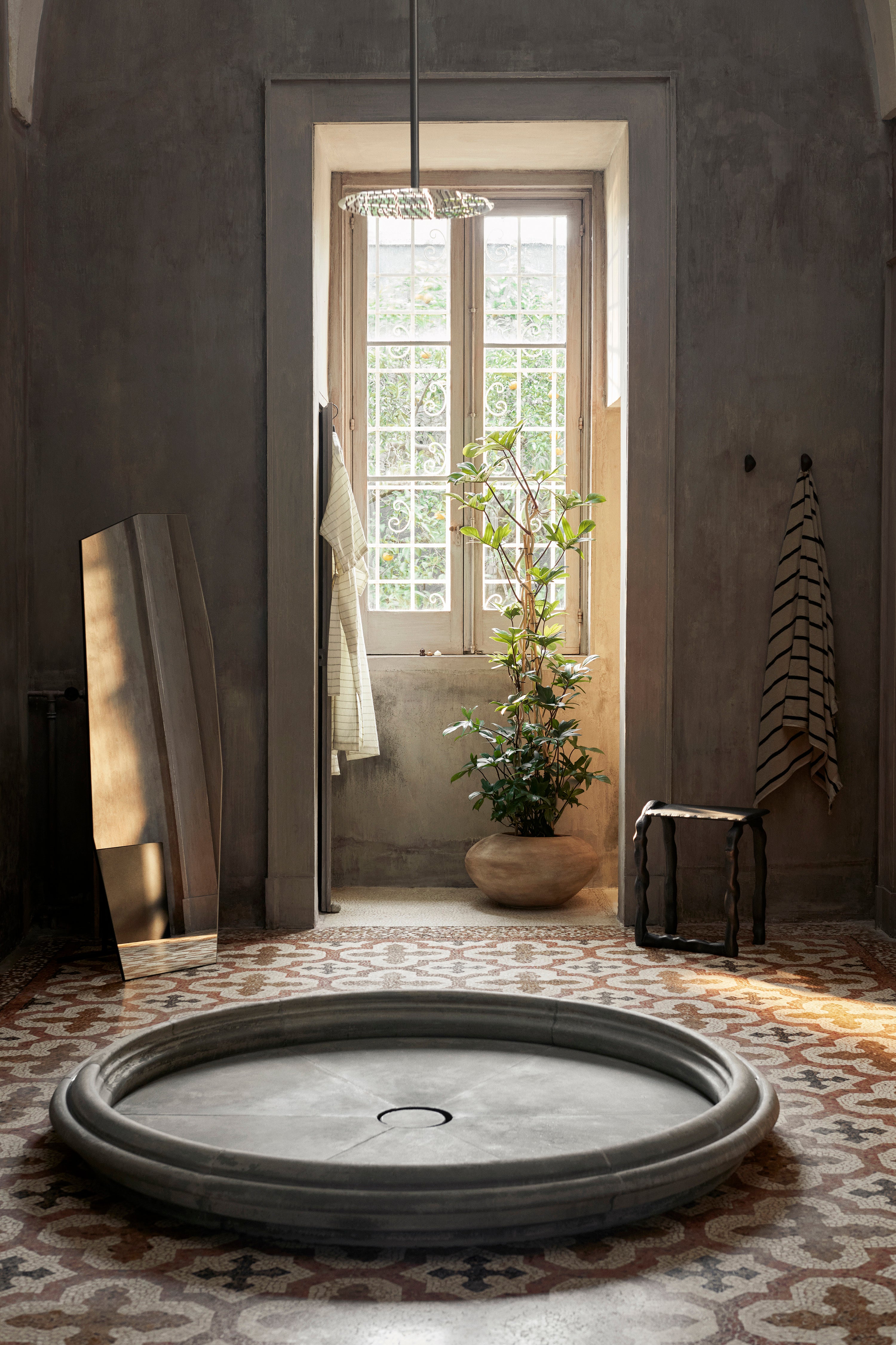 DODU planter brown cement