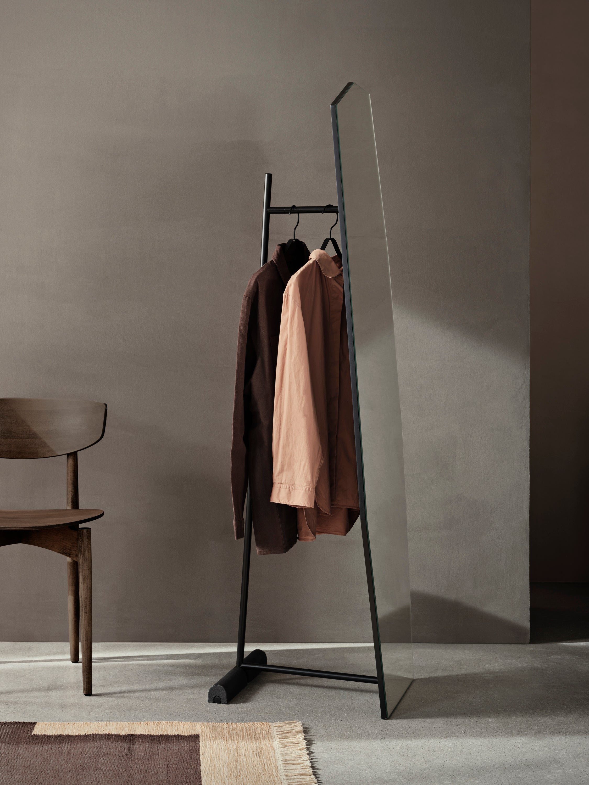 SHARD FREE STANDING standing mirror black frame