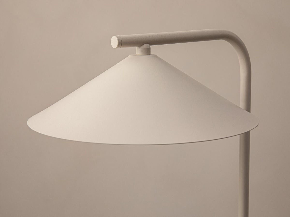 Lampa podłogowa NOCTE beżowy – ujęcie boczne