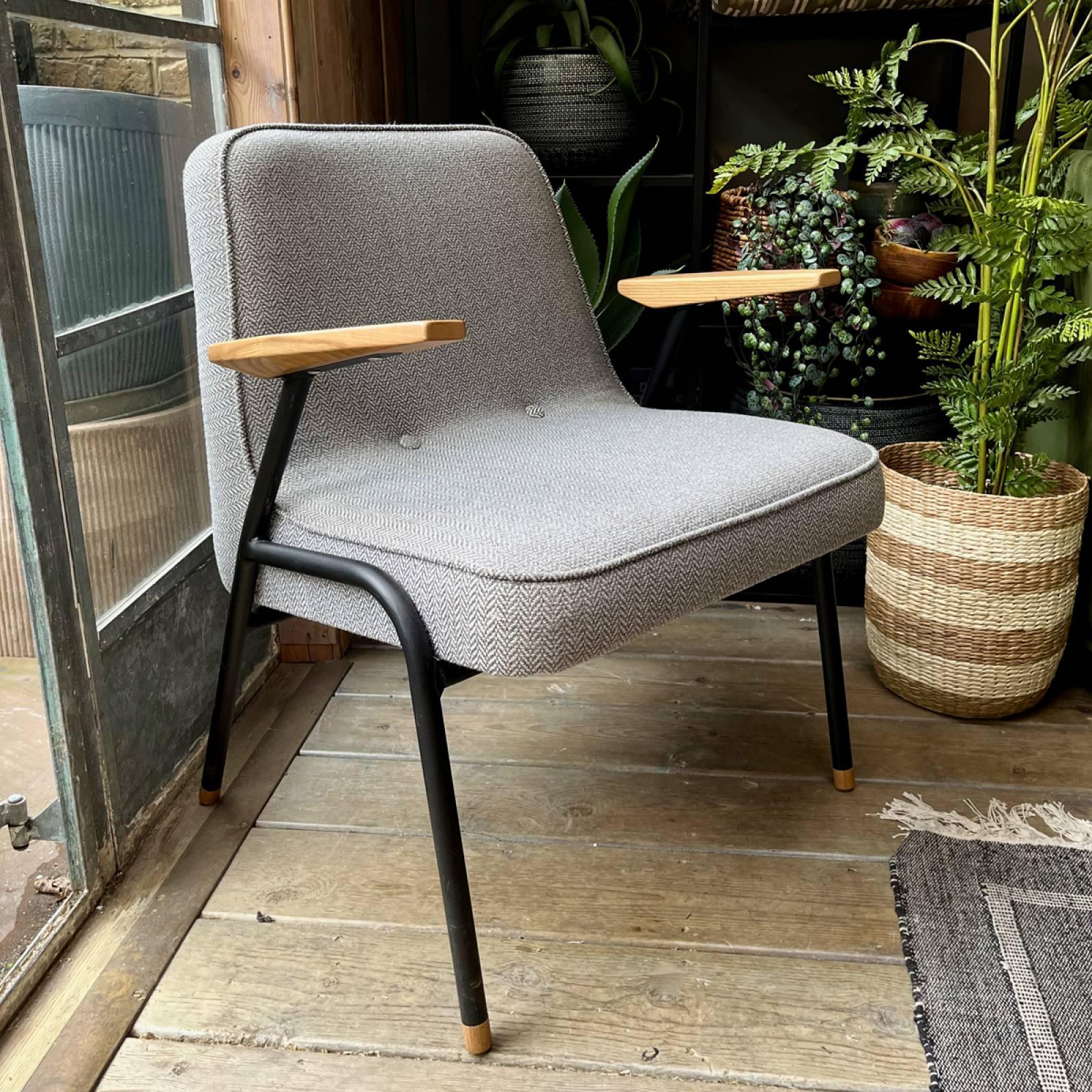 Fotel 366 METAL beżowy w tkaninie Coco Creme 366 concept Eye on Design