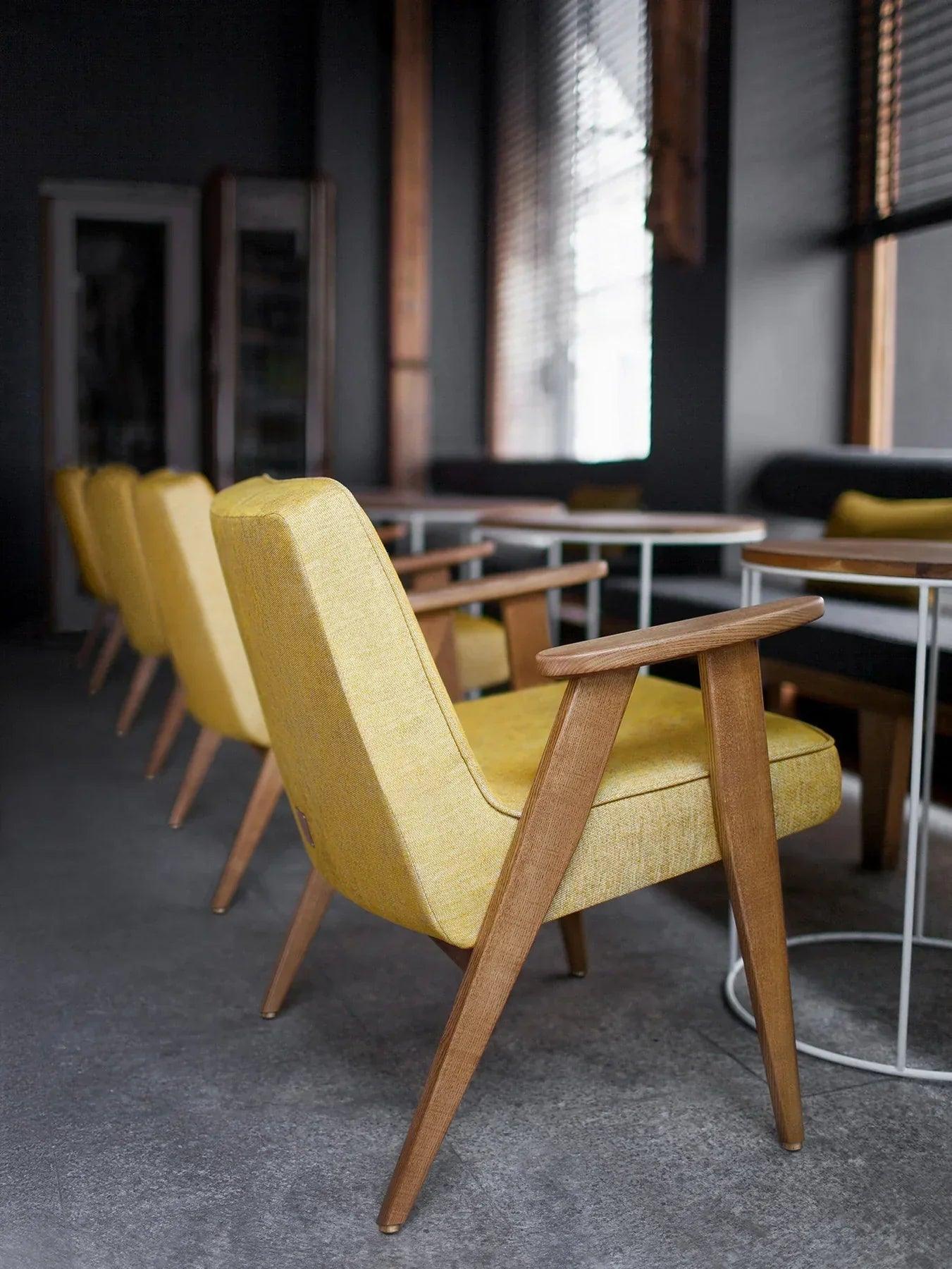 Fotel 366 żółty w tkaninie Shine Velvet Mustard do salonu – 366 concept