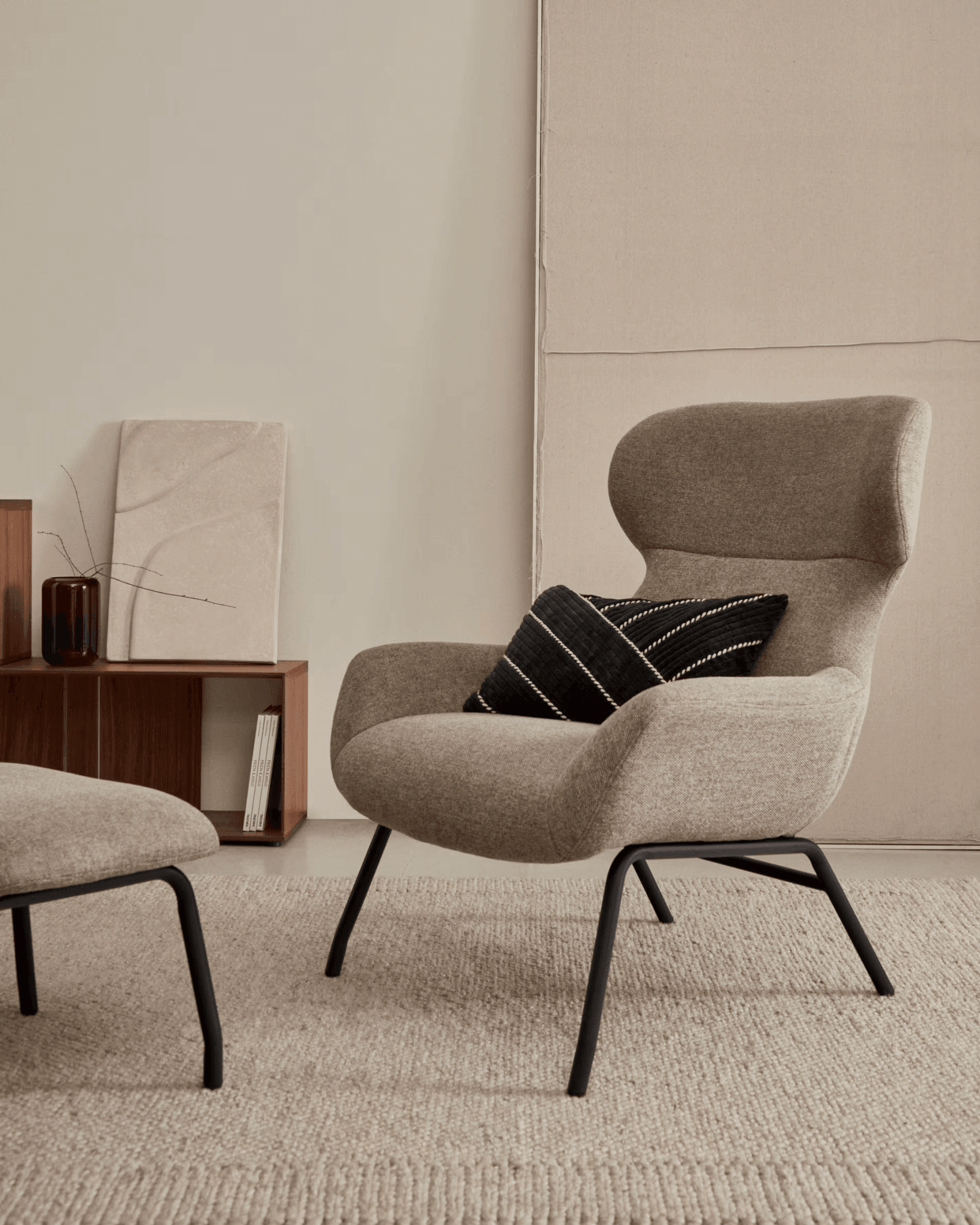 Fotel BELINA jasnobrązowy szenil La Forma Eye on Design