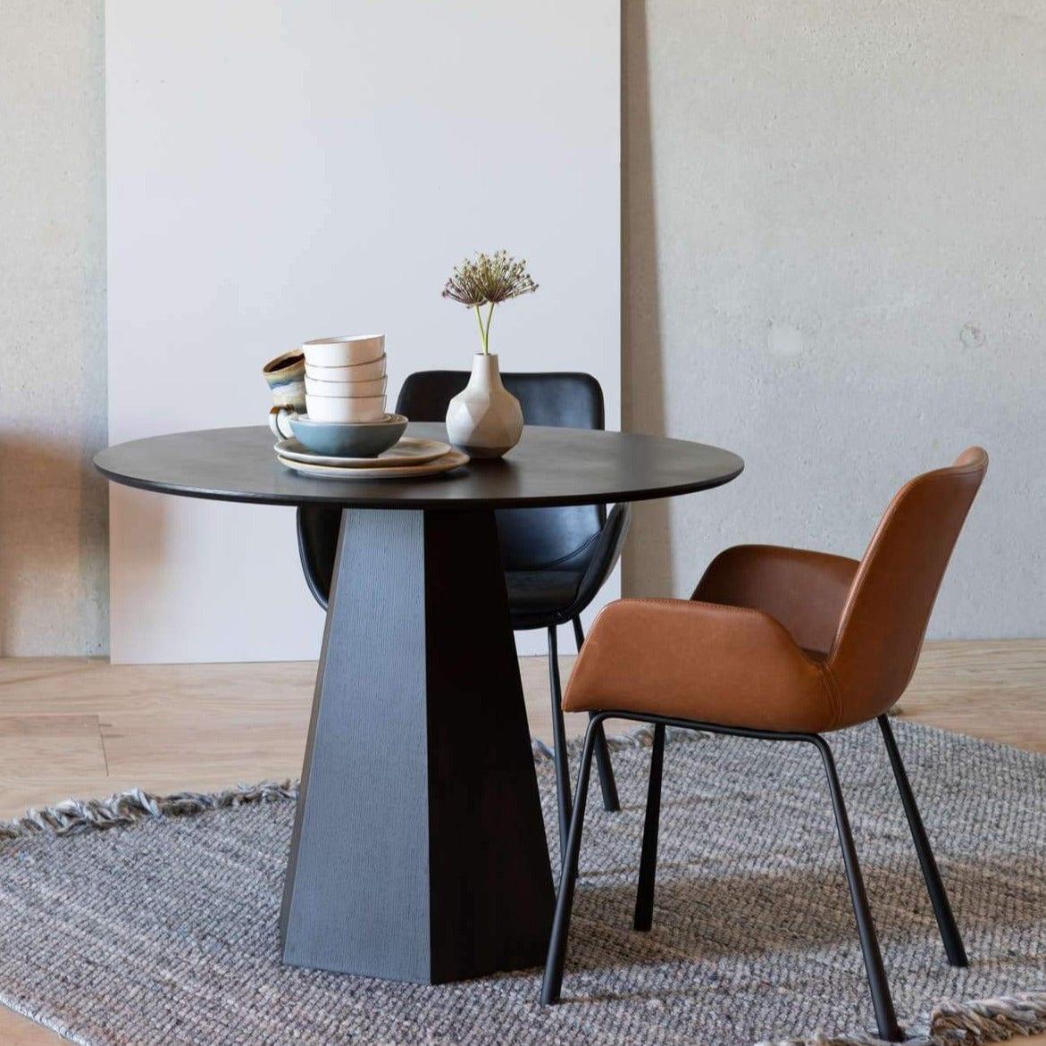 Fotel BRIT ekoskóra brązowy Zuiver Eye on Design