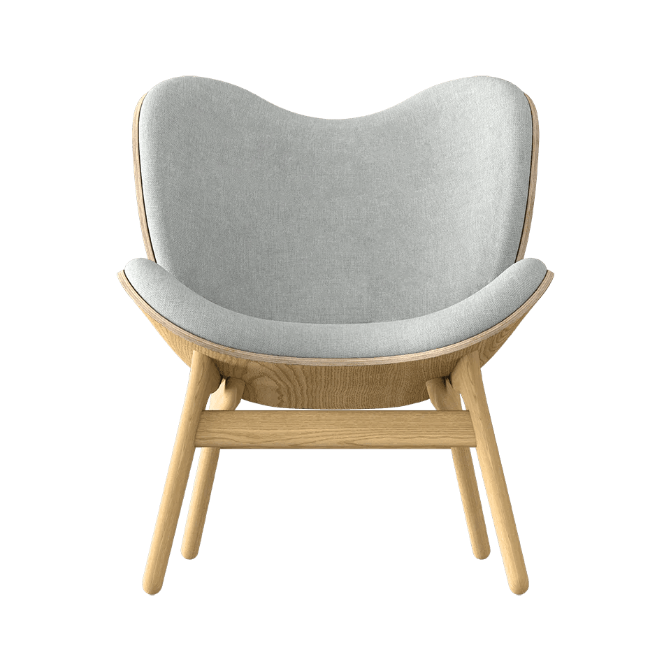 Fotel CONVERSATION PIECE baby blue z dębową podstawą UMAGE Eye on Design