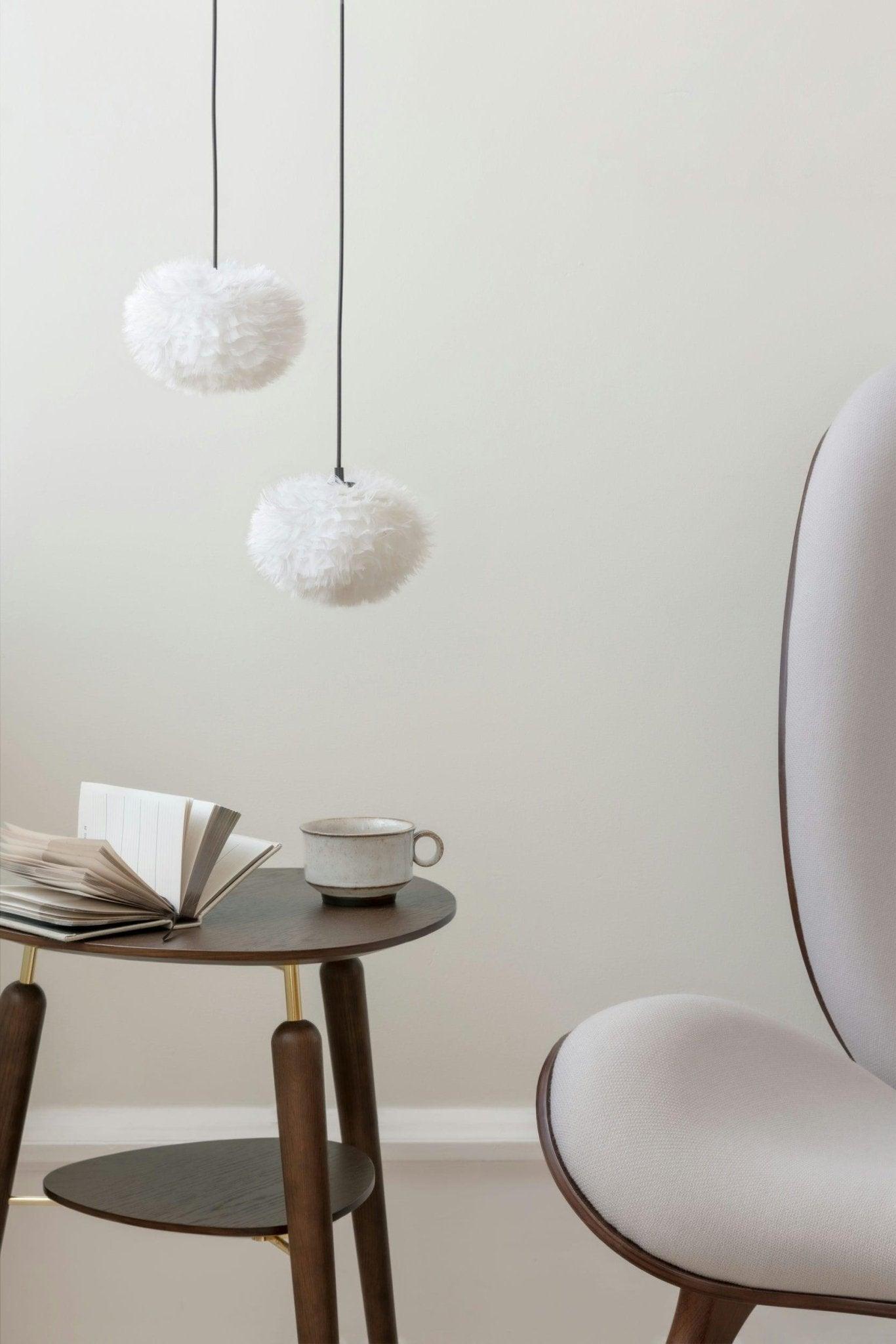 Fotel CONVERSATION PIECE TALL bursztynowy z ciemno dębową podstawą UMAGE Eye on Design