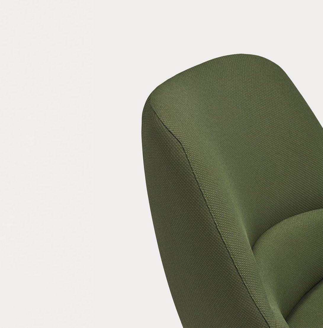 Fotel DINS ciemnozielony z drewnianą podstawą Teulat Eye on Design