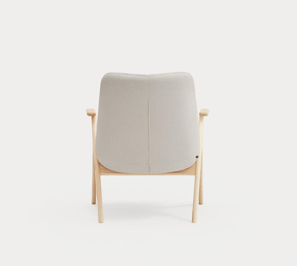 Fotel DINS kremowy z drewnianą podstawą Teulat Eye on Design