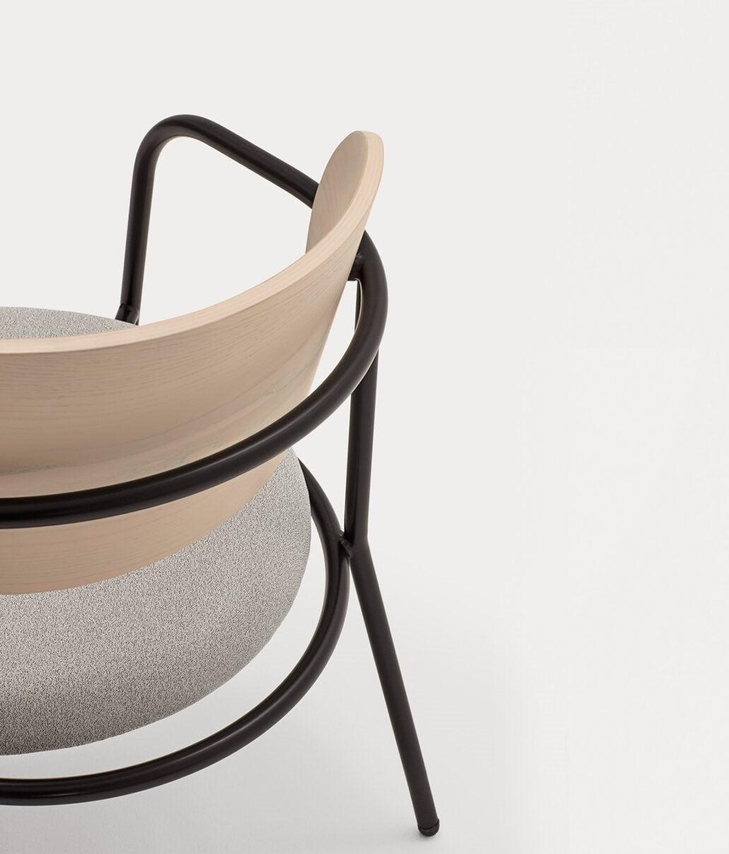 Fotel ECLIPSE jasnobrązowy do salonu – styl nowoczesny