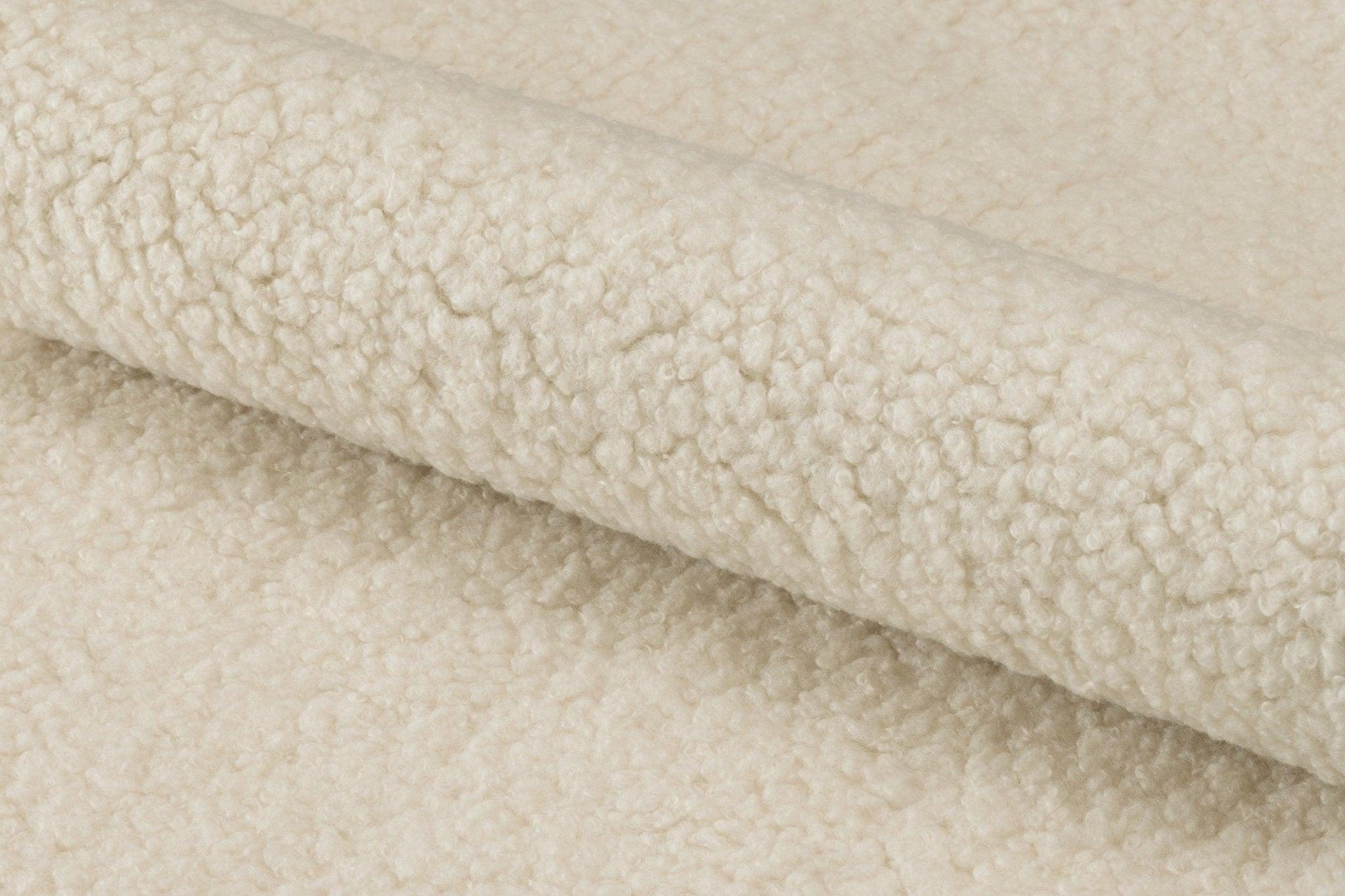 Fotel FELIX boucle kremowy z czarną podstawą Actona Eye on Design