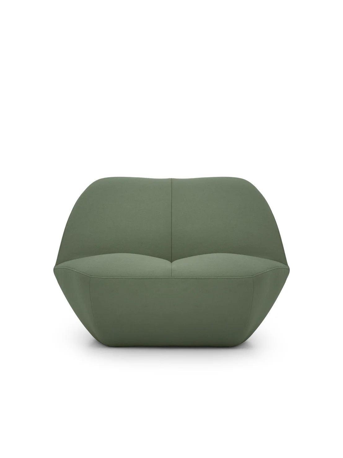 Fotel KISSS tapicerowany do salonu – Moooi