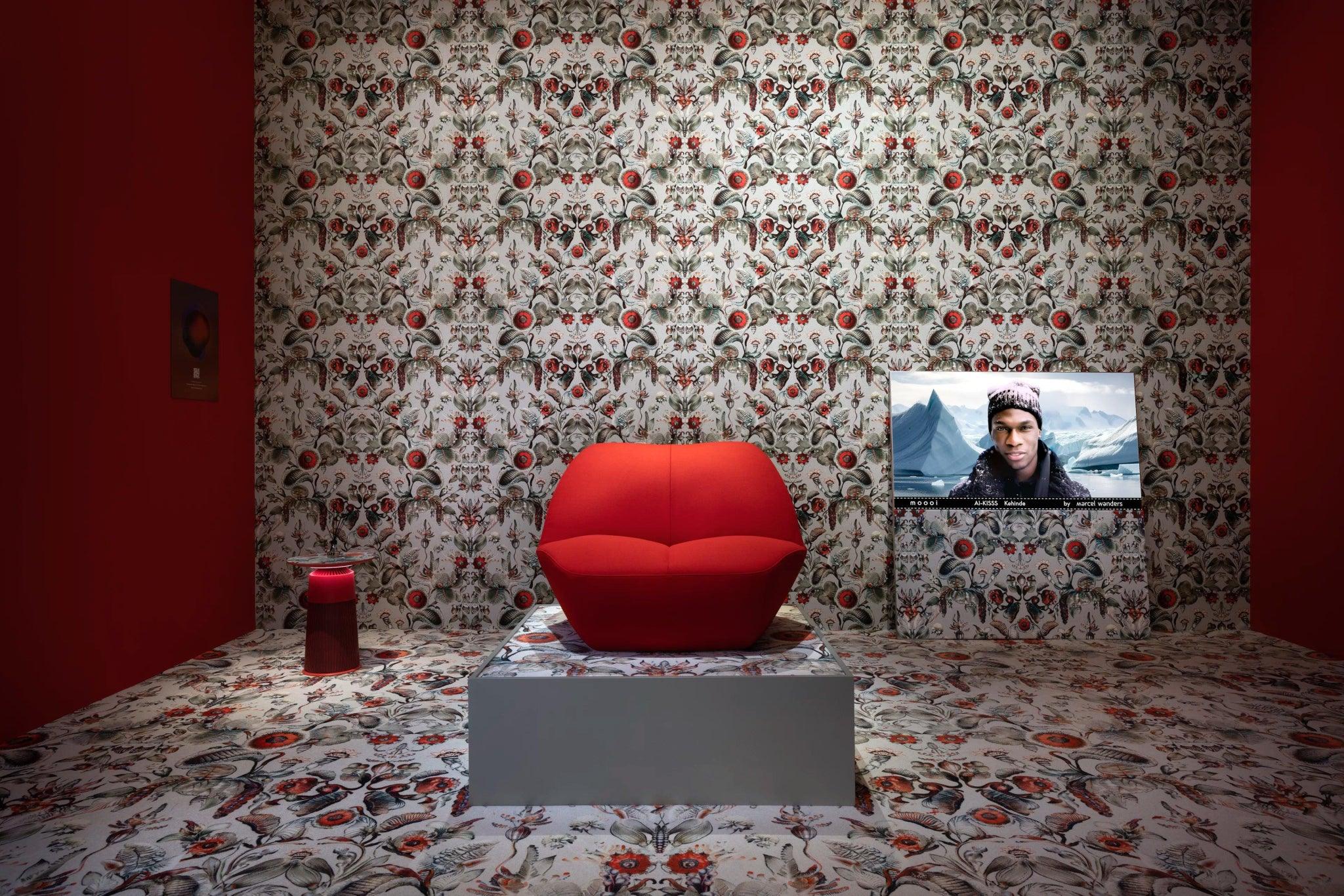 Fotel KISSS tapicerowany do salonu – Moooi