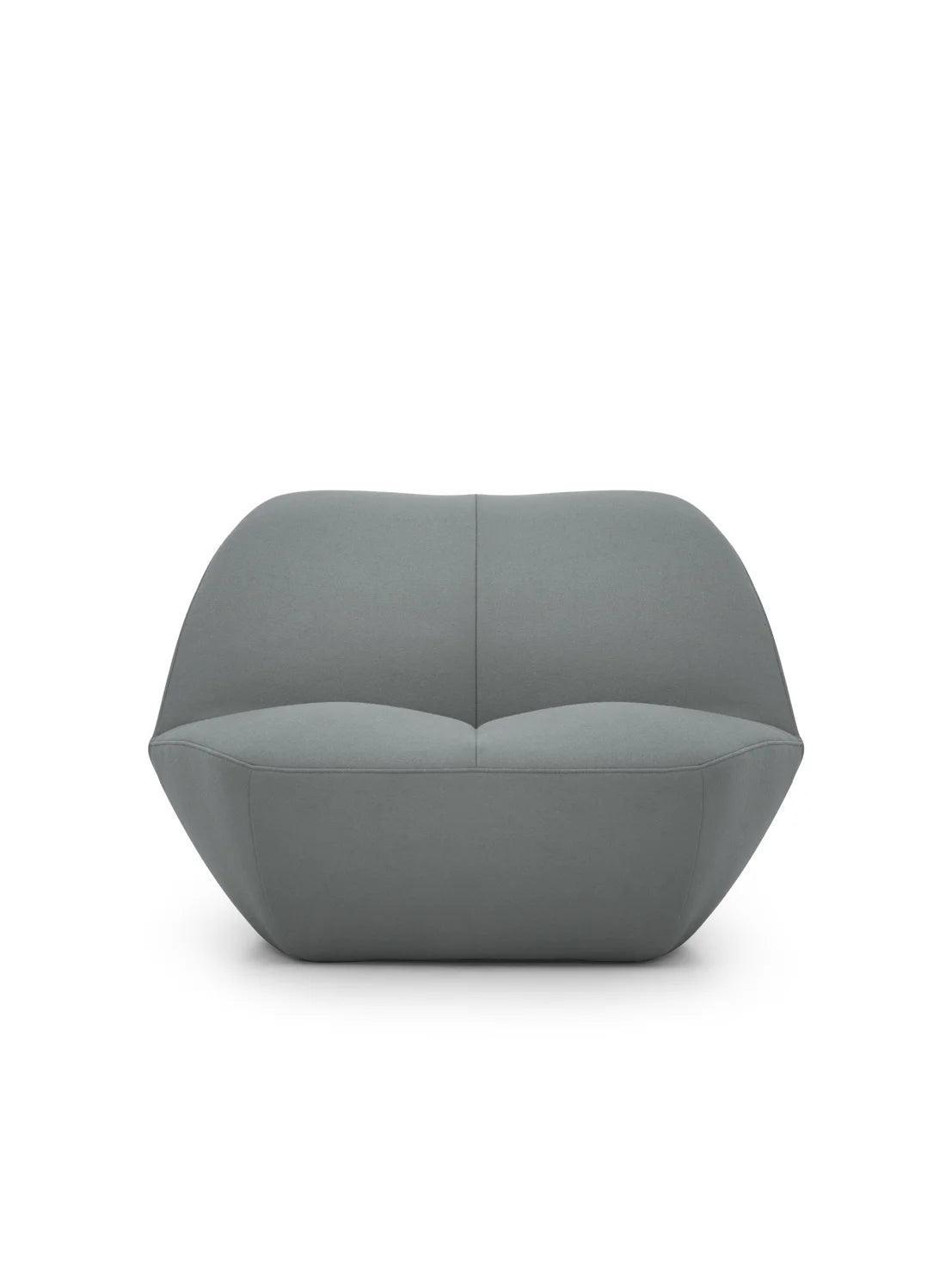 Fotel KISSS tapicerowany – Moooi